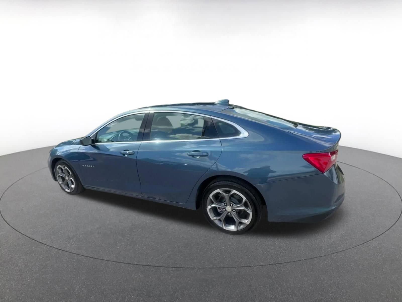 Thumbnail: 2024 Chevrolet Malibu - 10