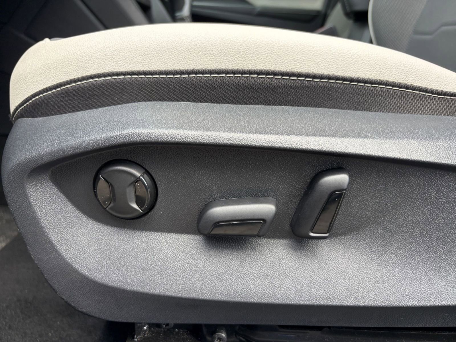 Thumbnail: 2025 Volkswagen Taos - 22