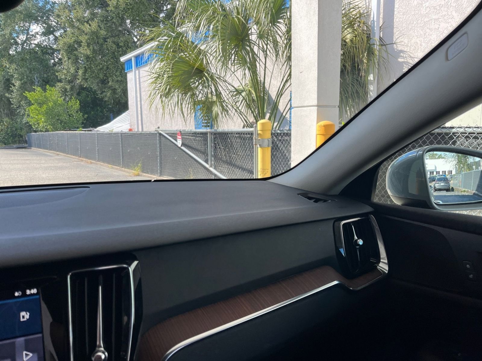 Thumbnail: 2025 Volvo S60 - 35