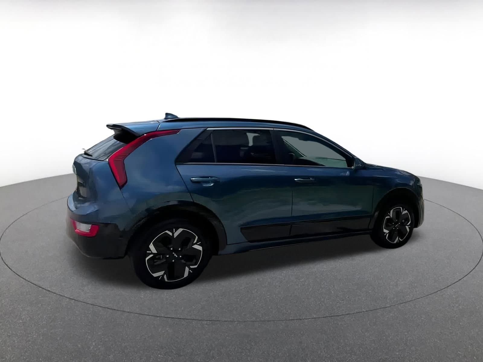 Thumbnail: 2023 Kia Niro - 15
