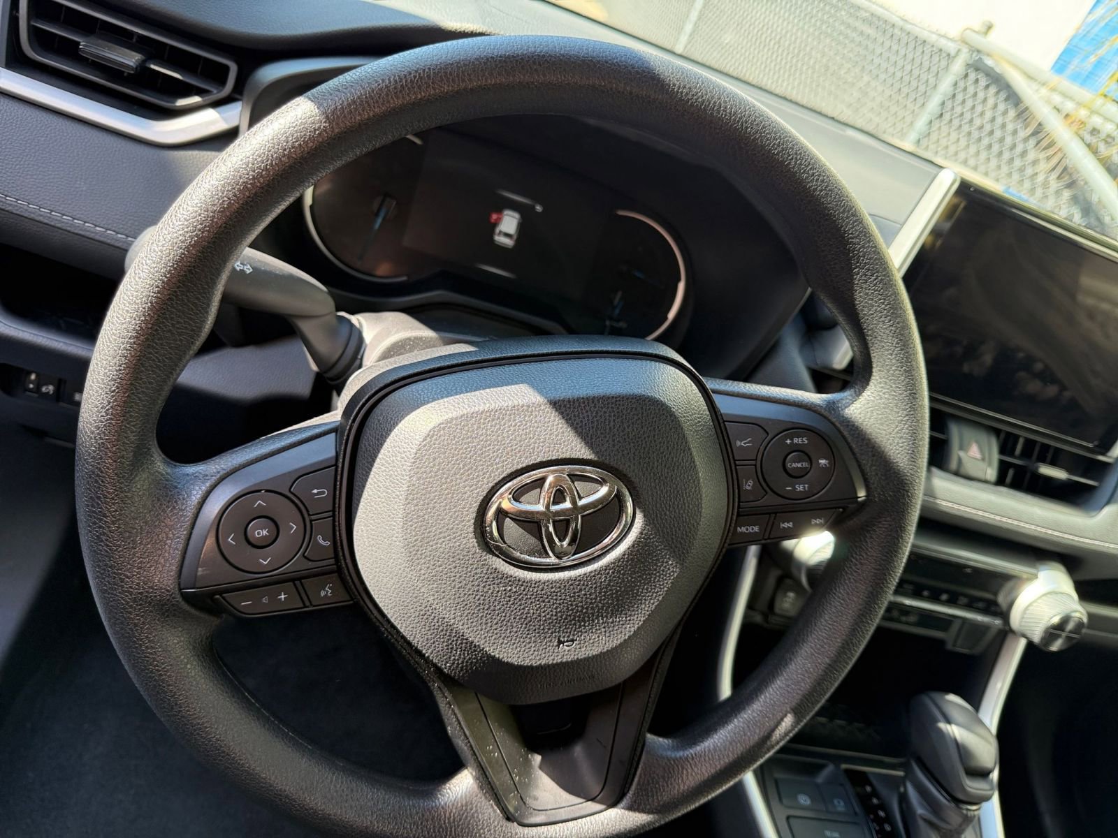 Thumbnail: 2025 Toyota RAV4 - 28