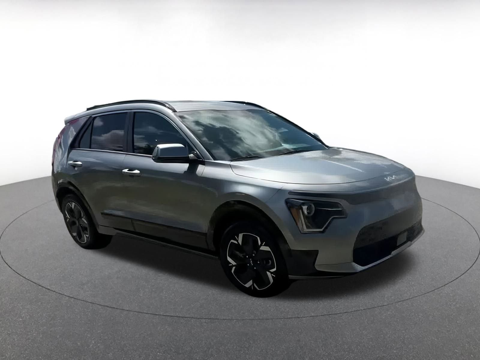 Thumbnail: 2023 Kia Niro - 2