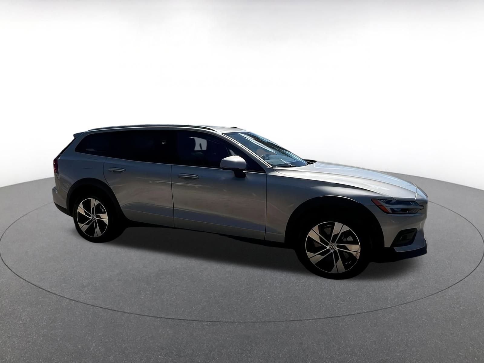 Thumbnail: 2025 Volvo S60 - 1