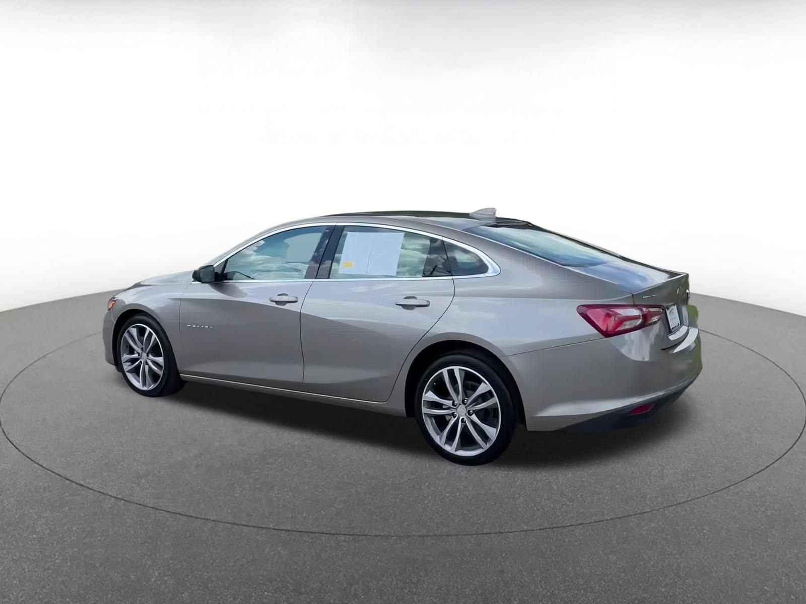 Thumbnail: 2024 Chevrolet Malibu - 10