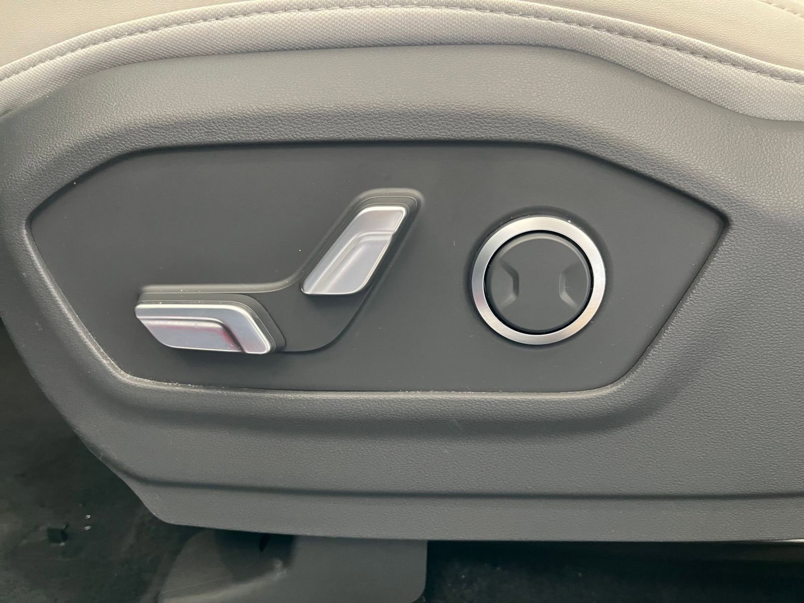 Thumbnail: 2025 Hyundai Santa Fe - 23