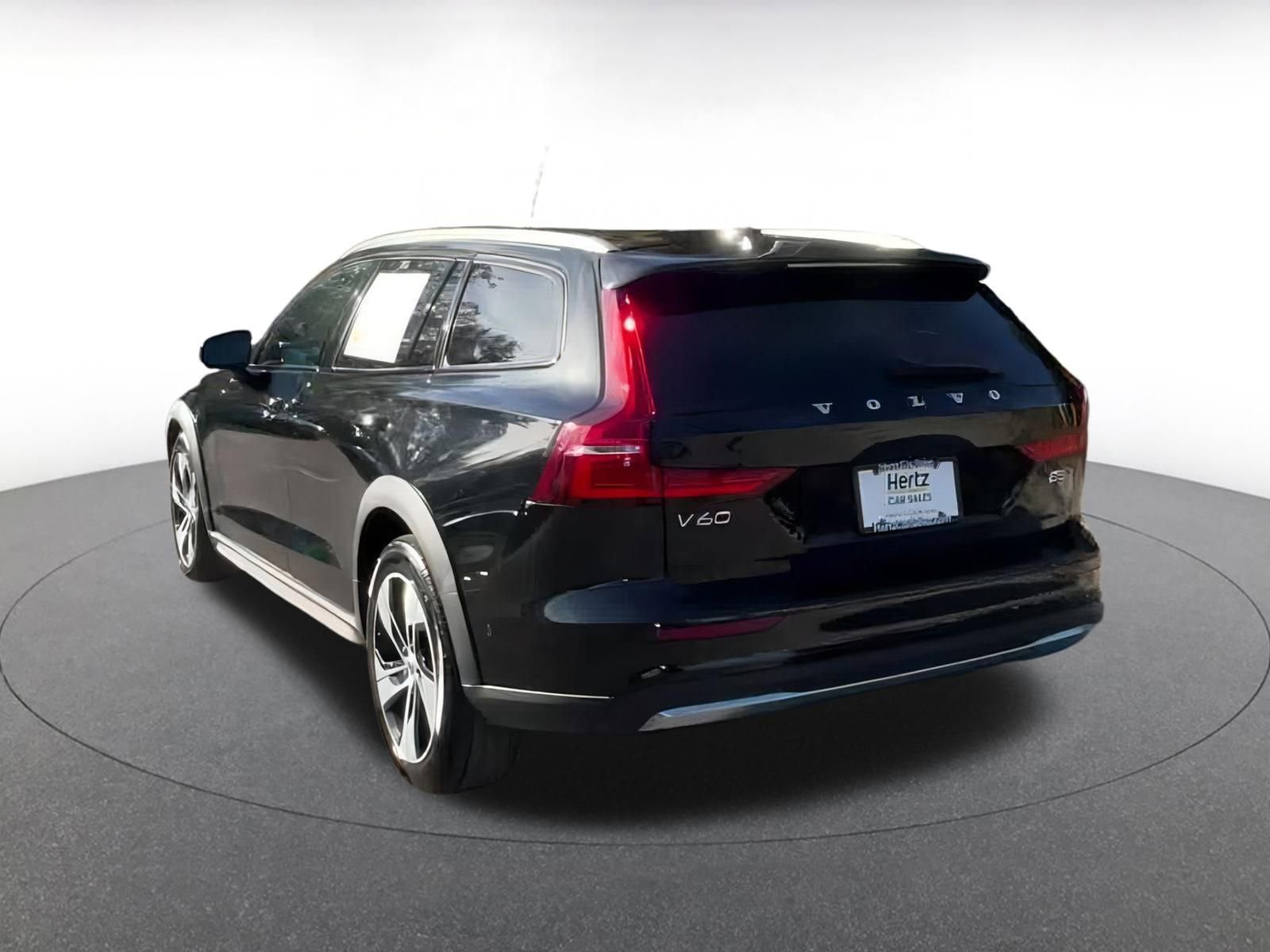 Thumbnail: 2025 Volvo S60 - 10