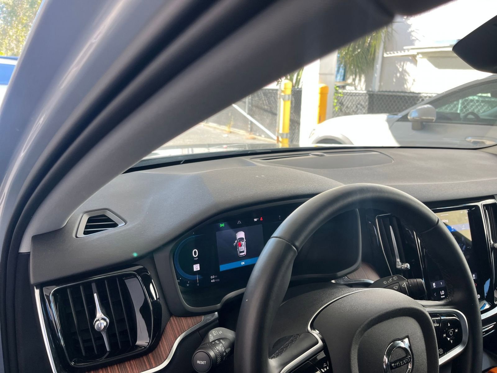 Thumbnail: 2025 Volvo S60 - 34