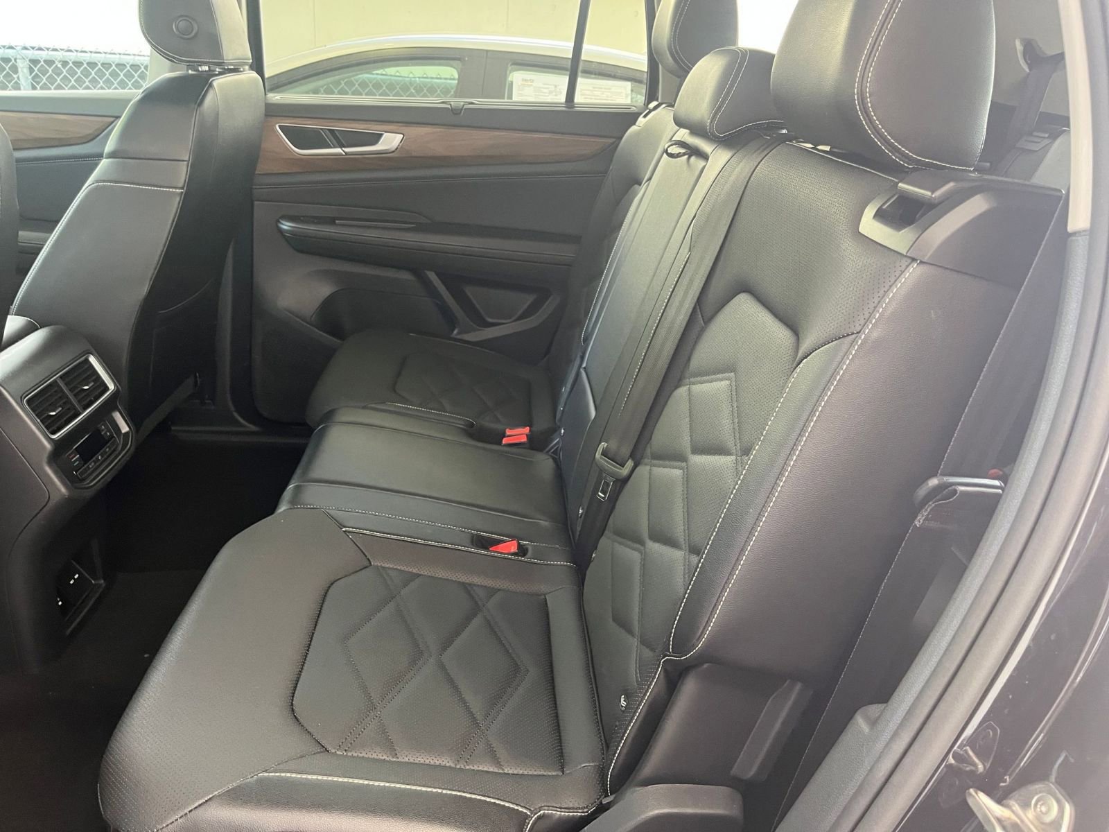 Thumbnail: 2025 Volkswagen Atlas - 28