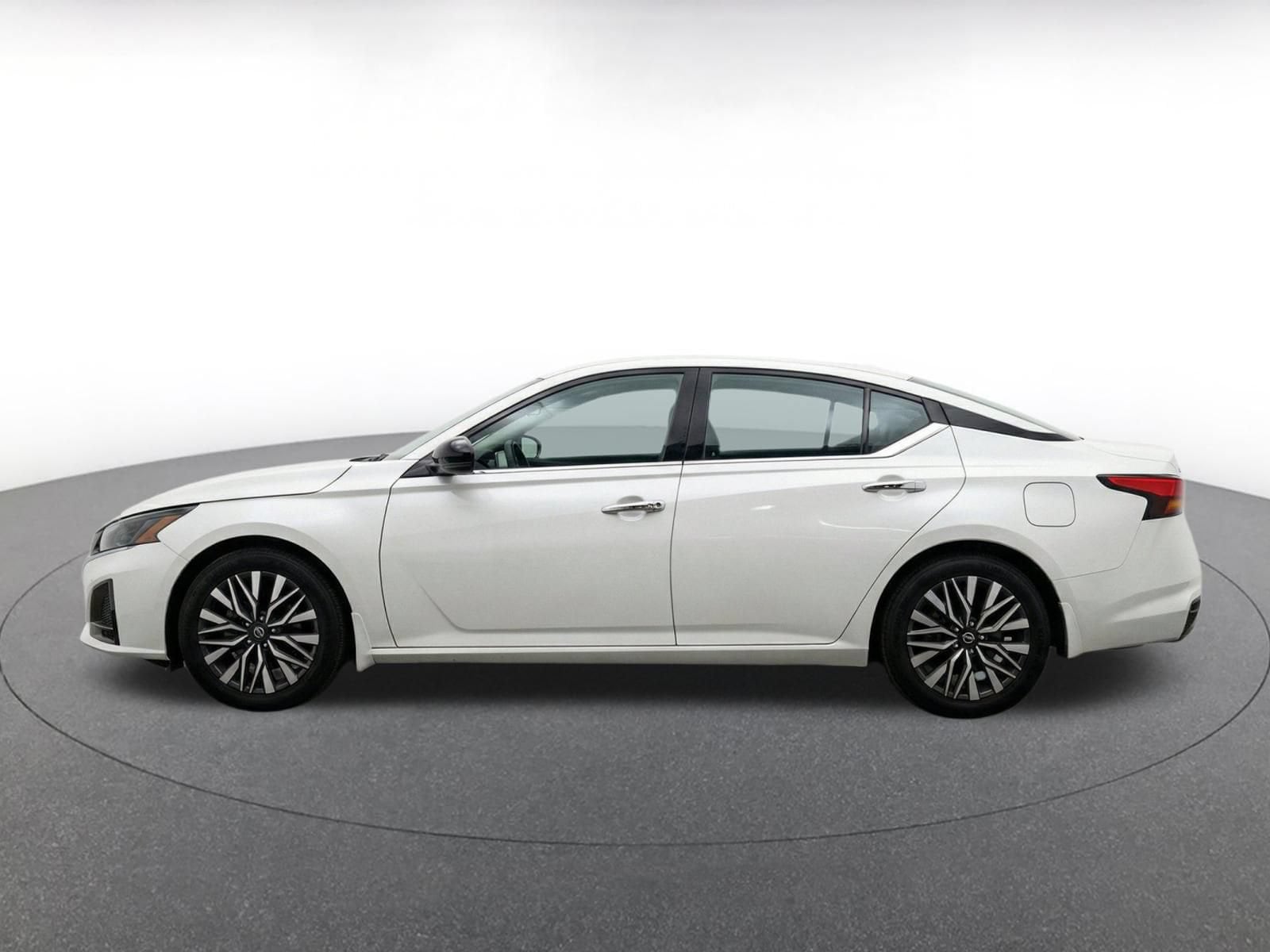 Thumbnail: 2025 Nissan Altima - 4