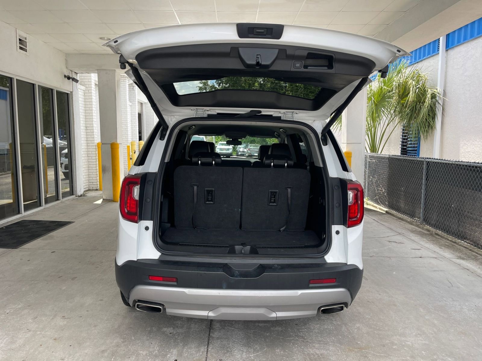 Thumbnail: 2023 GMC Acadia - 31