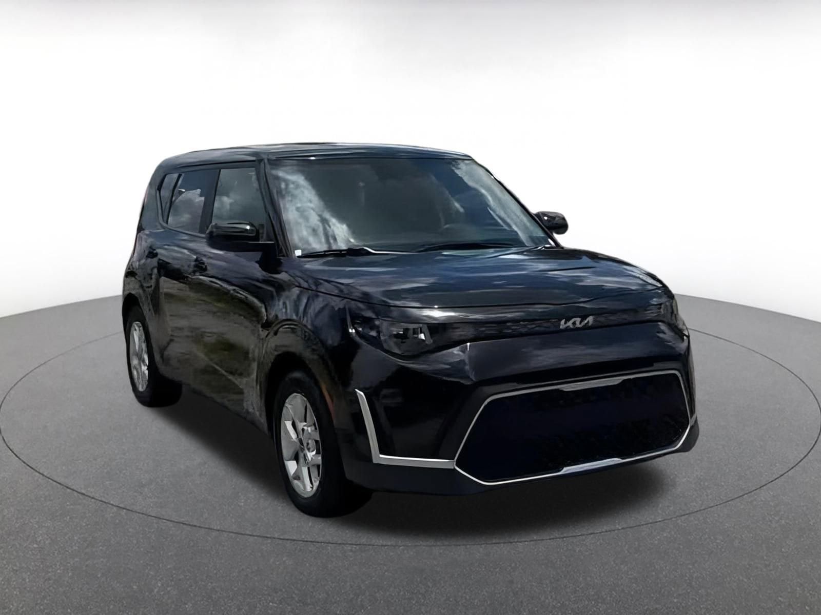 Thumbnail: 2023 Kia Soul - 3