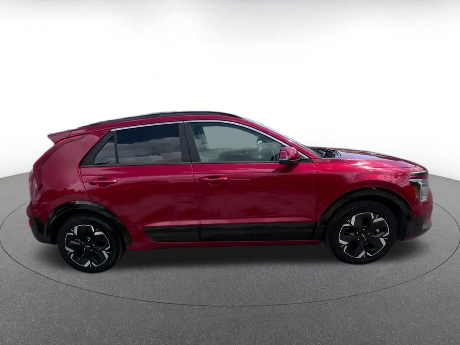 Thumbnail: 2023 Kia Niro - 16