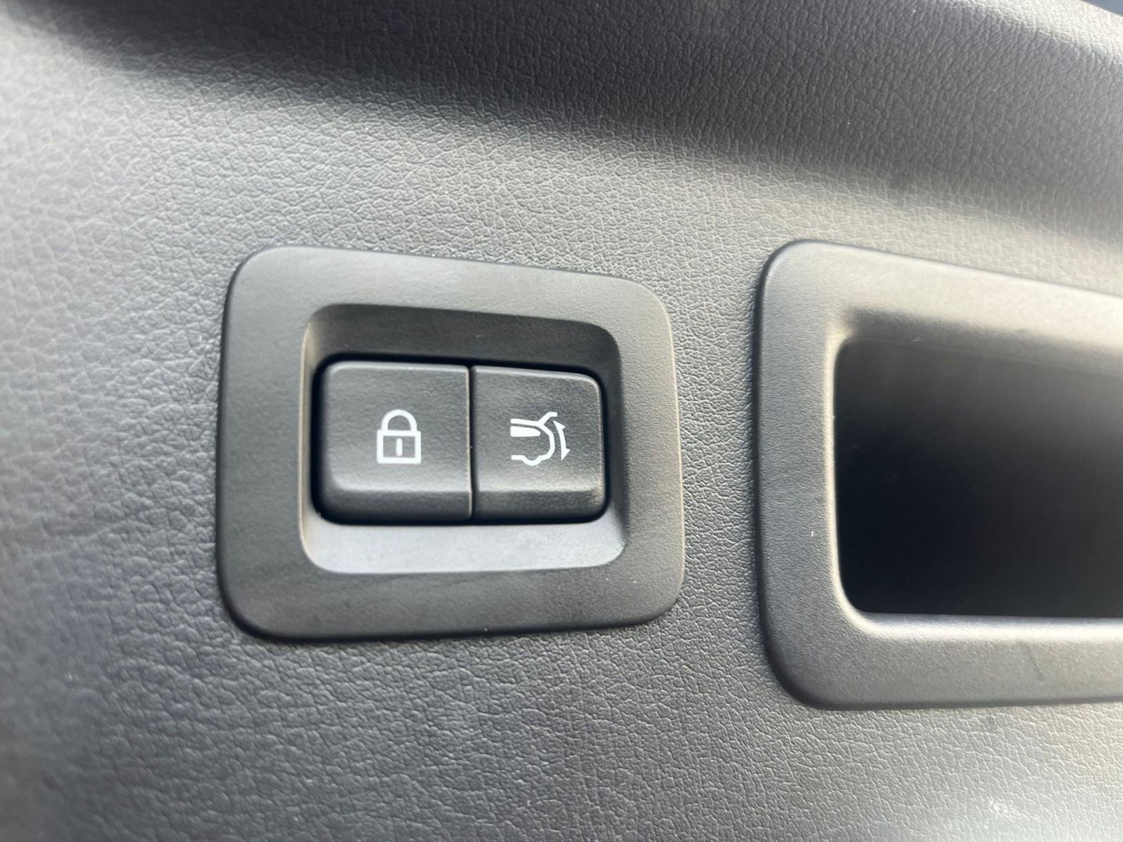 Thumbnail: 2025 Mazda CX-70 - 23