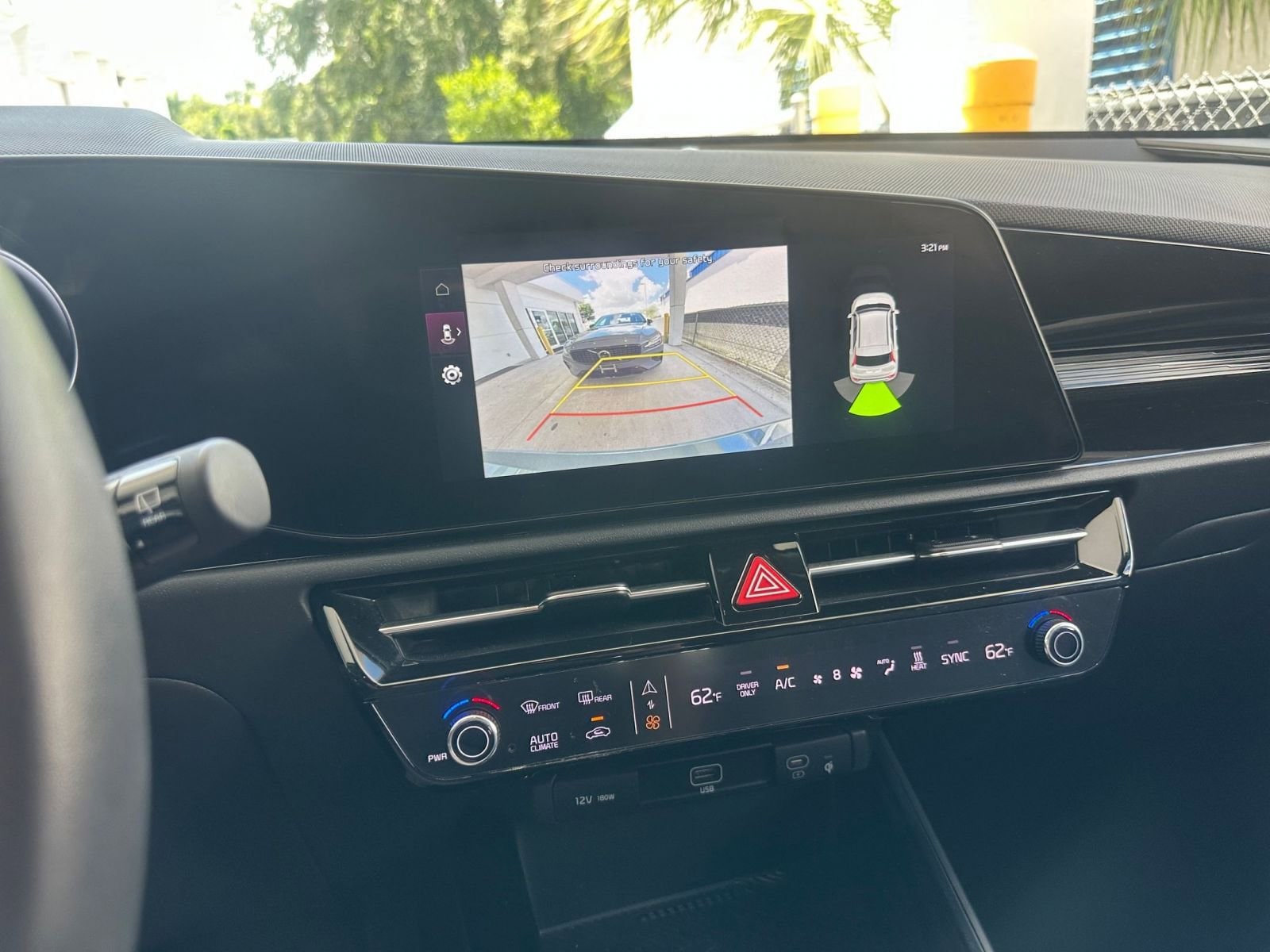 Thumbnail: 2023 Kia Niro - 18