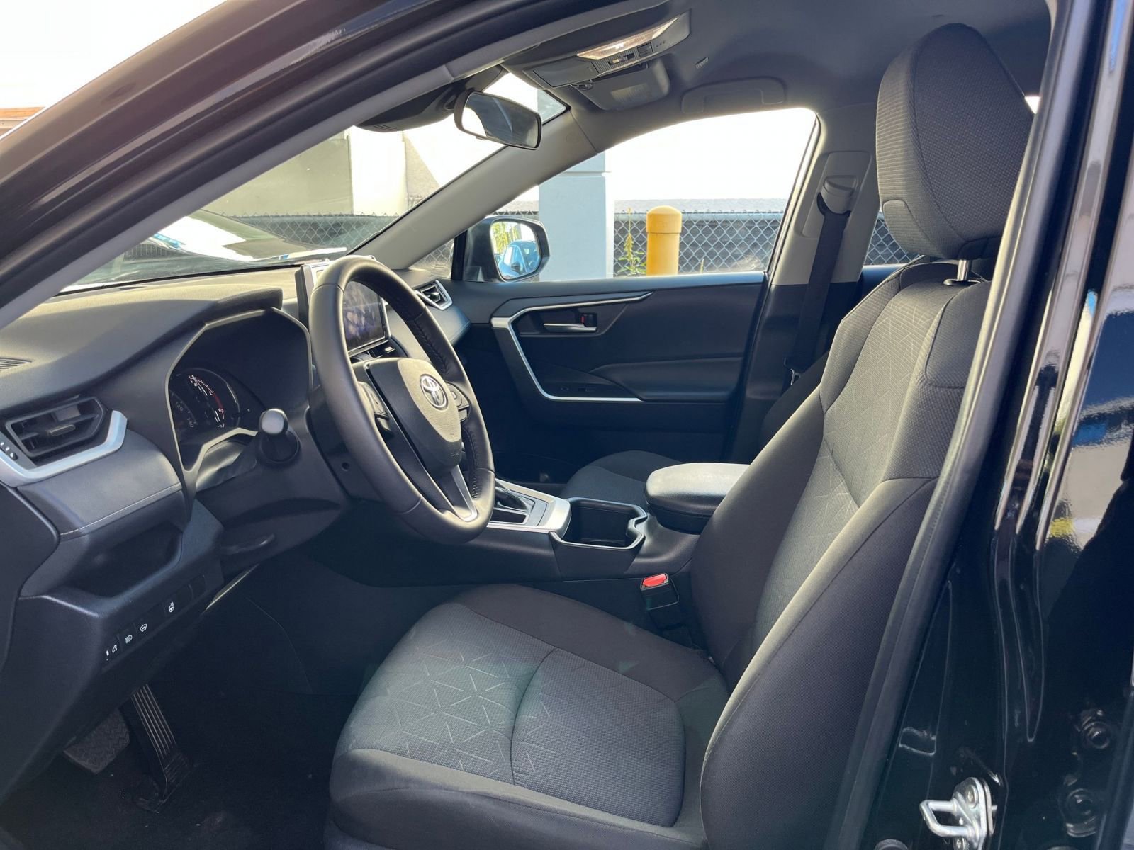 Thumbnail: 2025 Toyota RAV4 - 28