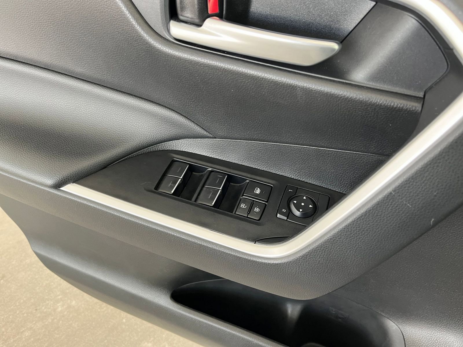 Thumbnail: 2025 Toyota RAV4 - 20