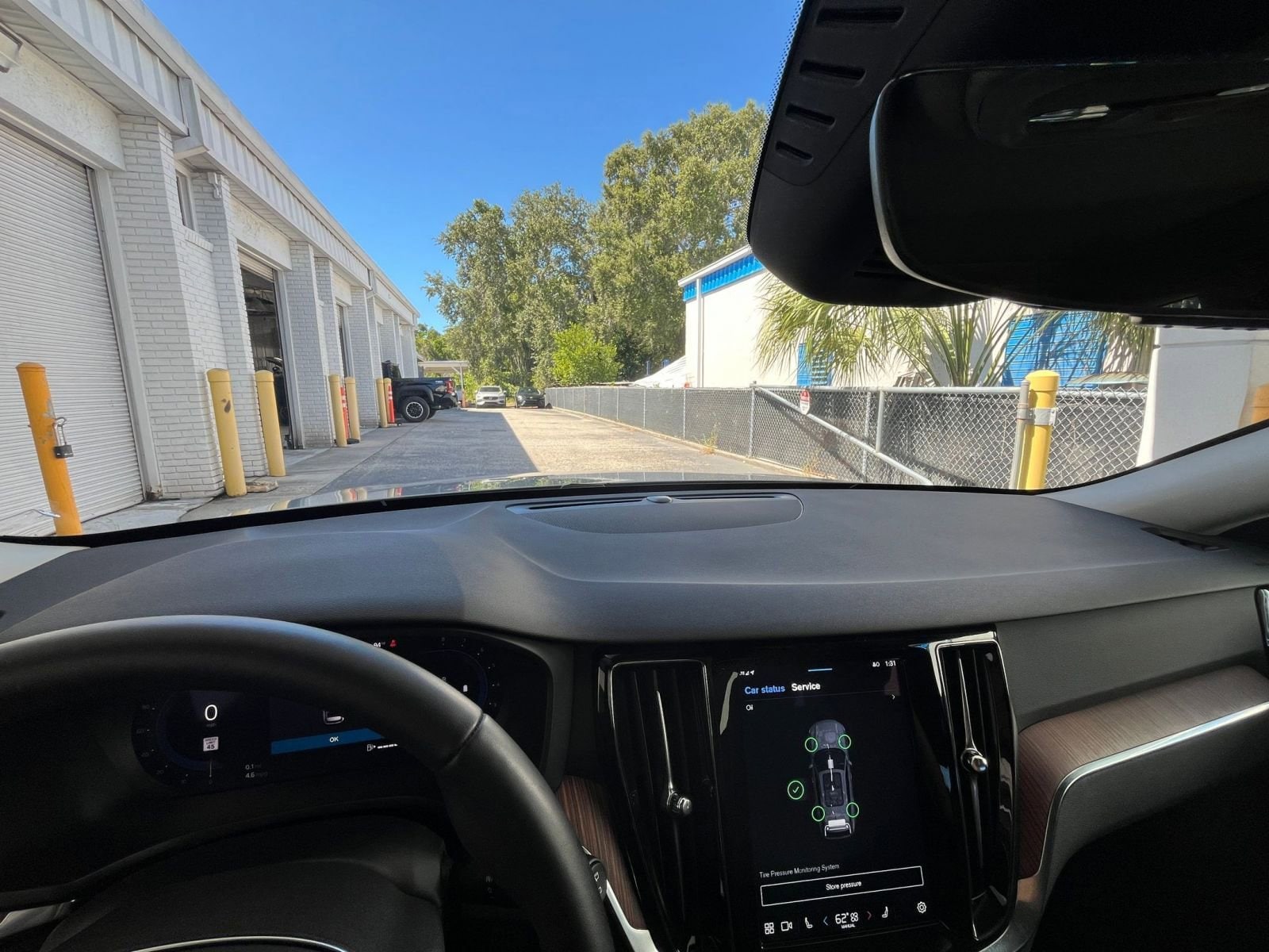 Thumbnail: 2025 Volvo S60 - 33