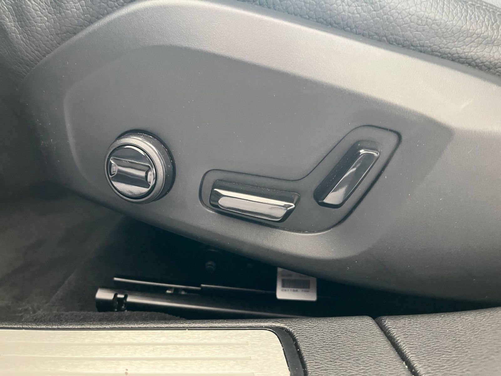 Thumbnail: 2025 Volvo S60 - 23