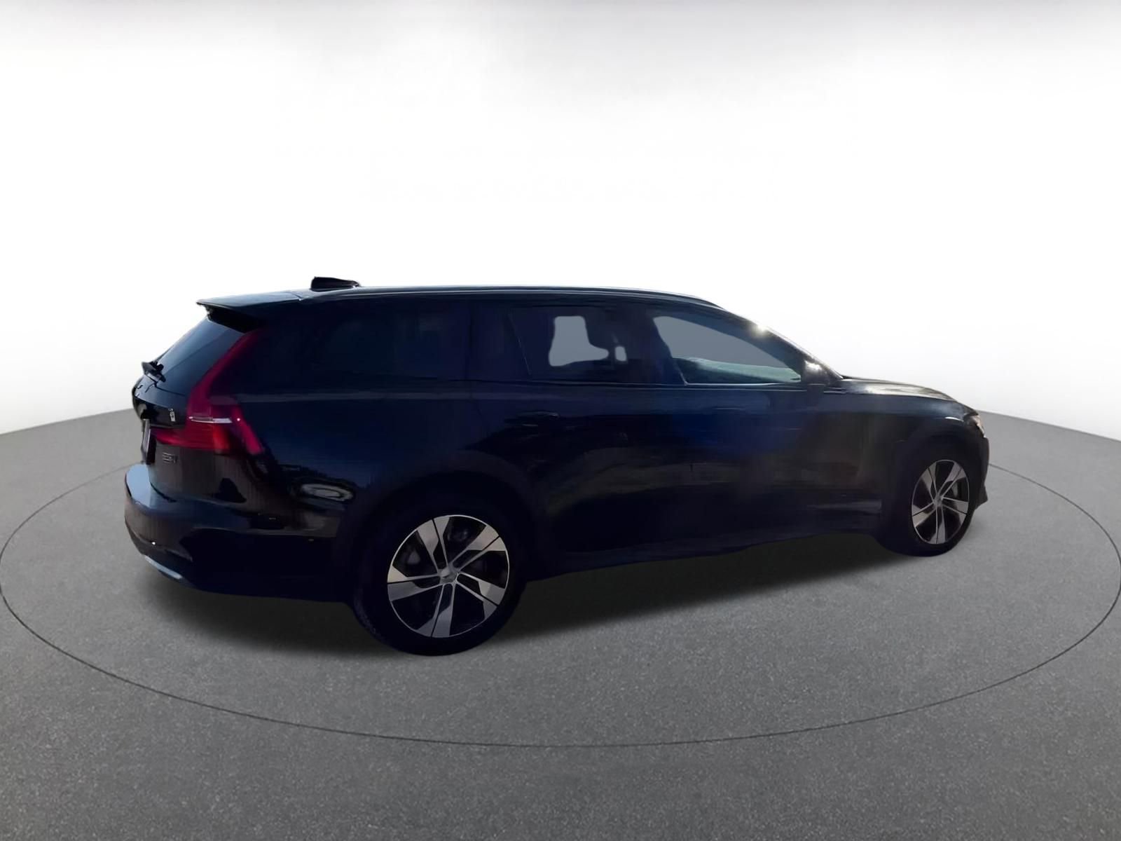 Thumbnail: 2025 Volvo S60 - 12