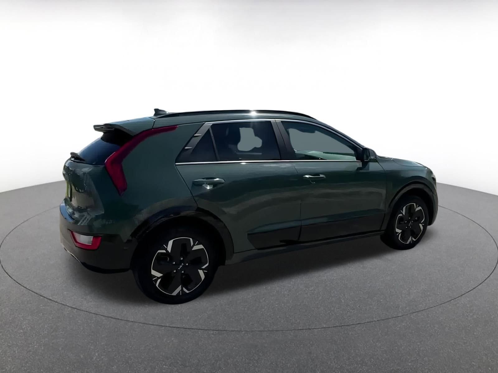 Thumbnail: 2023 Kia Niro - 15