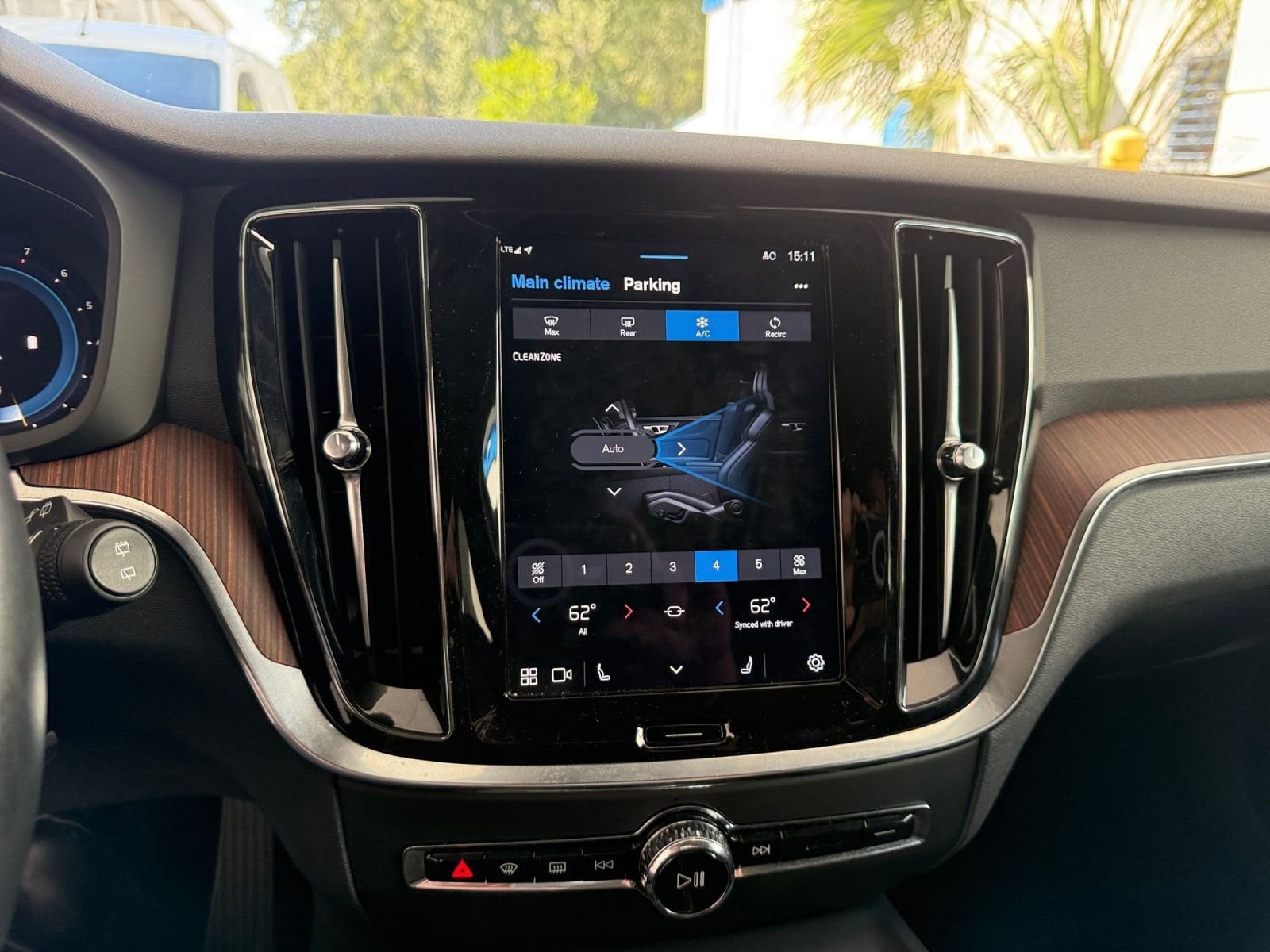 Thumbnail: 2025 Volvo S60 - 21