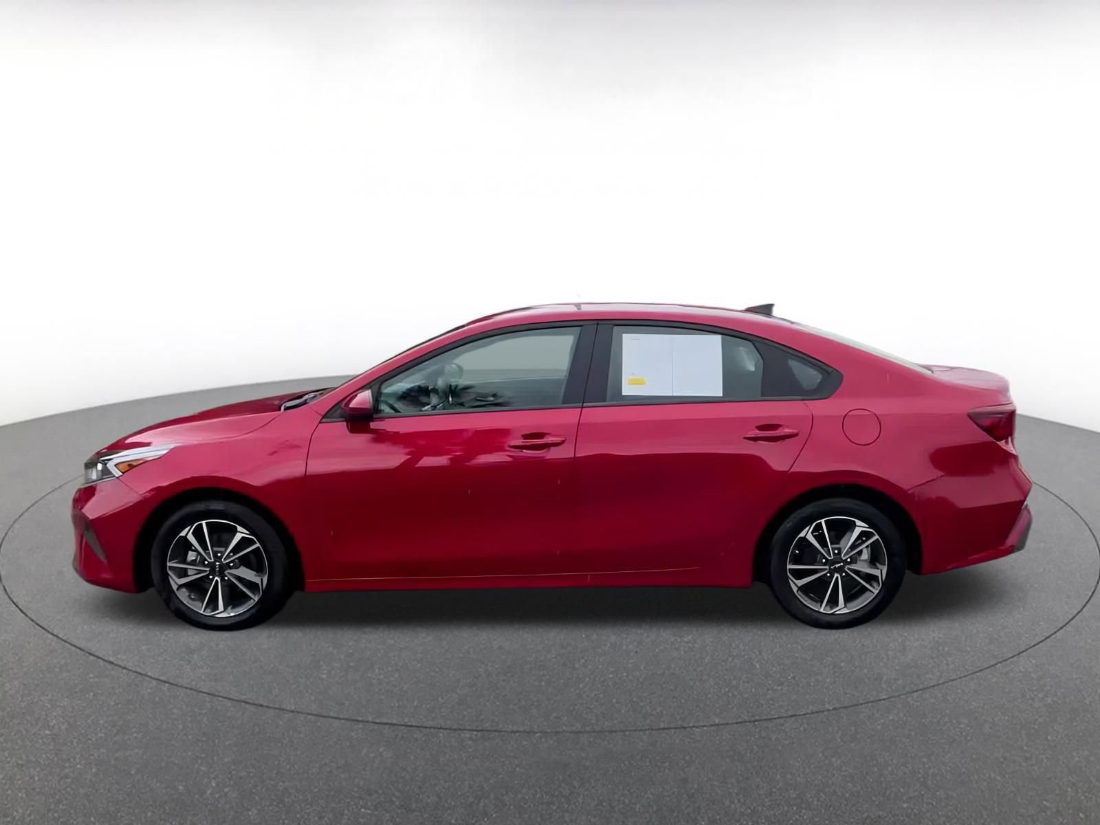 Thumbnail: 2024 Kia Forte - 8