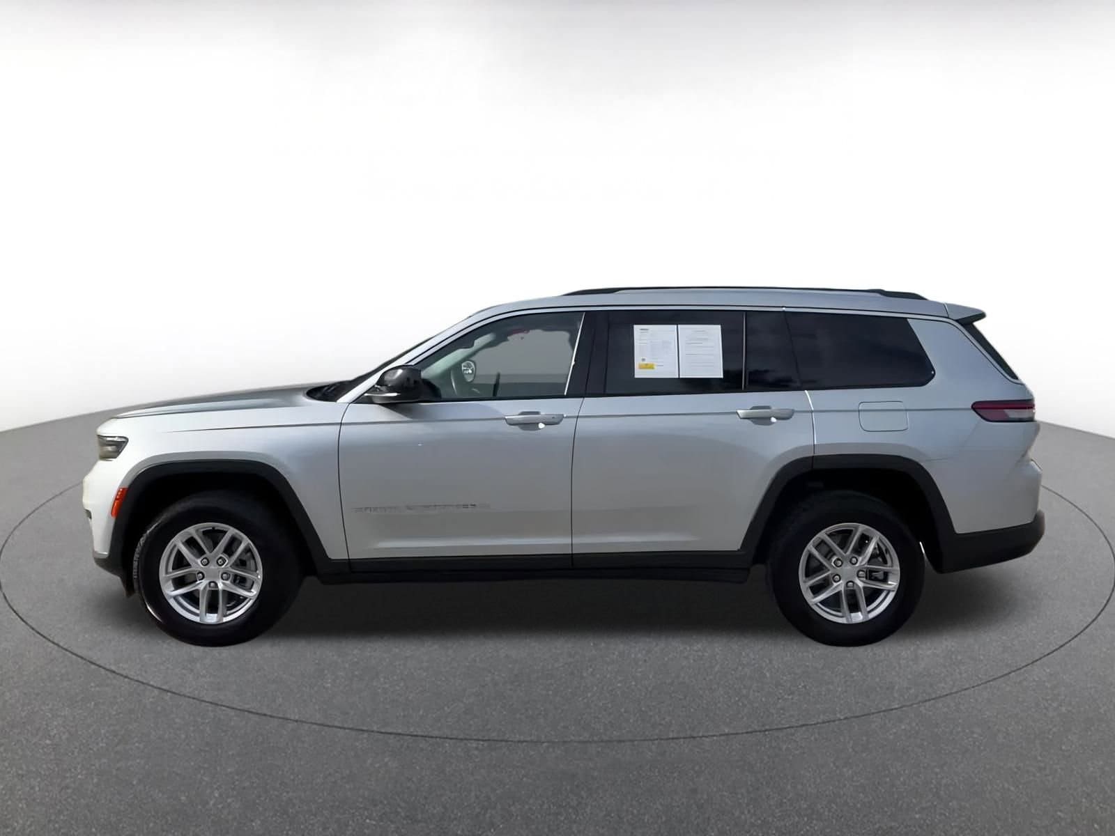 Thumbnail: 2023 Jeep Grand Cherokee - 8