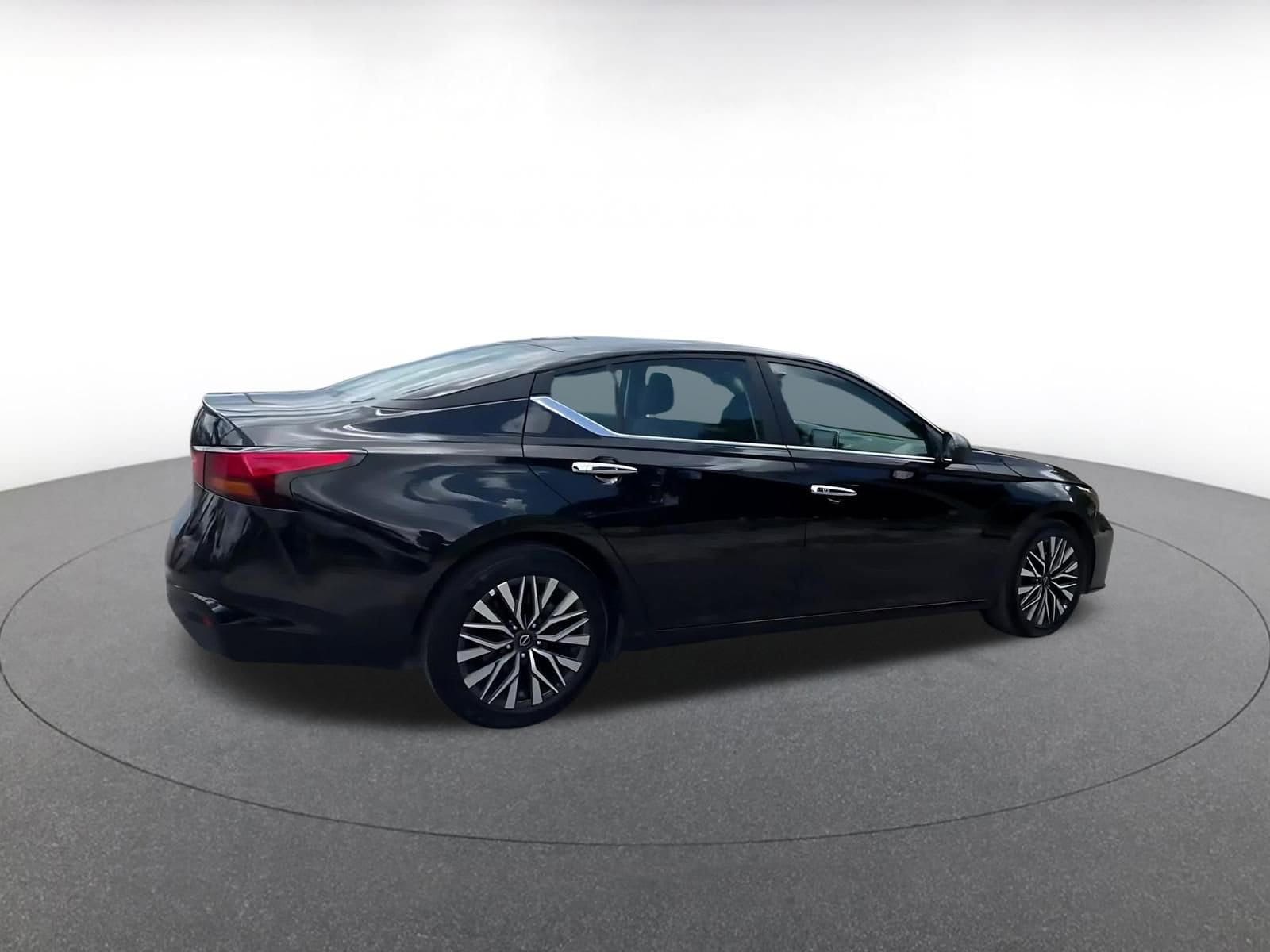 Thumbnail: 2025 Nissan Altima - 14