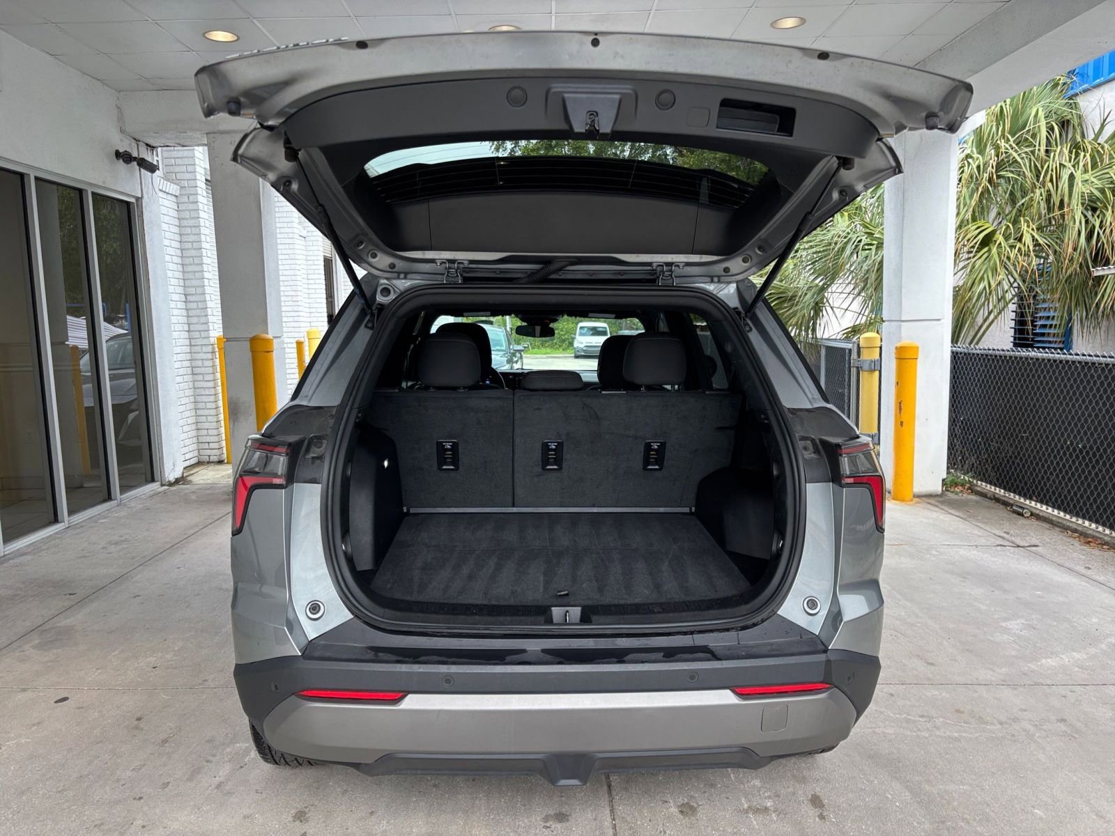 Thumbnail: 2025 Chevrolet Equinox - 32