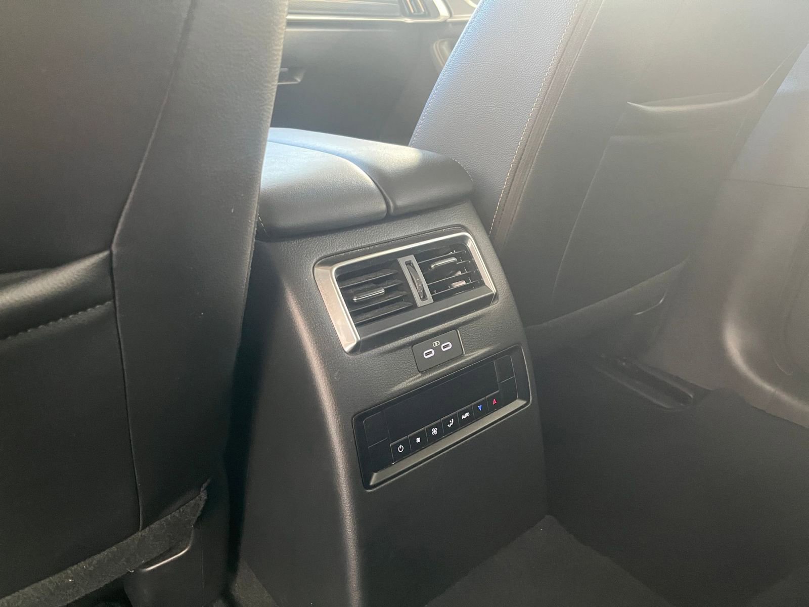 Thumbnail: 2025 Mazda CX-70 - 24