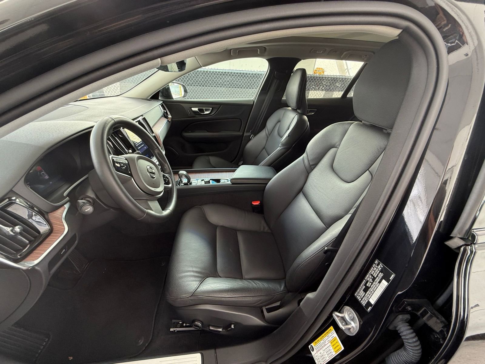 Thumbnail: 2025 Volvo S60 - 27