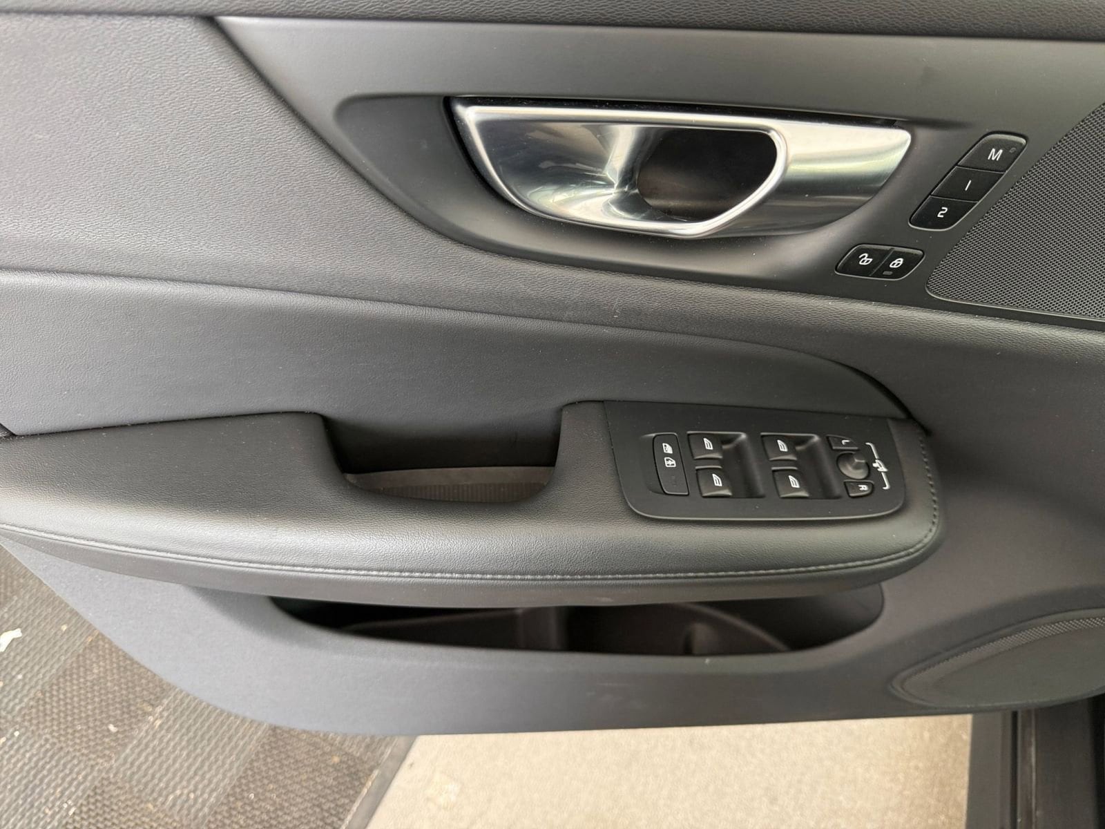 Thumbnail: 2025 Volvo S60 - 20