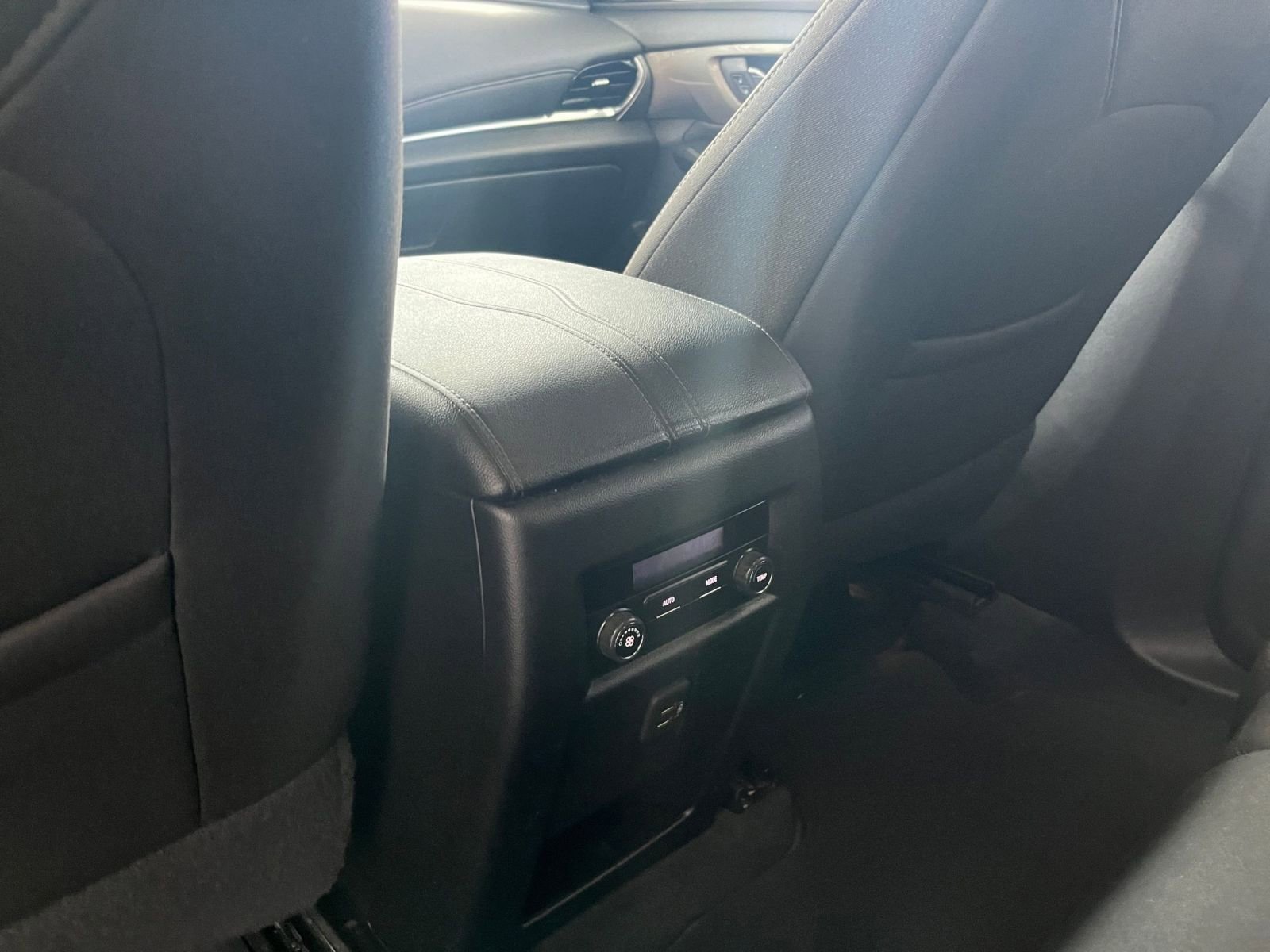 Thumbnail: 2023 Chevrolet Traverse - 24