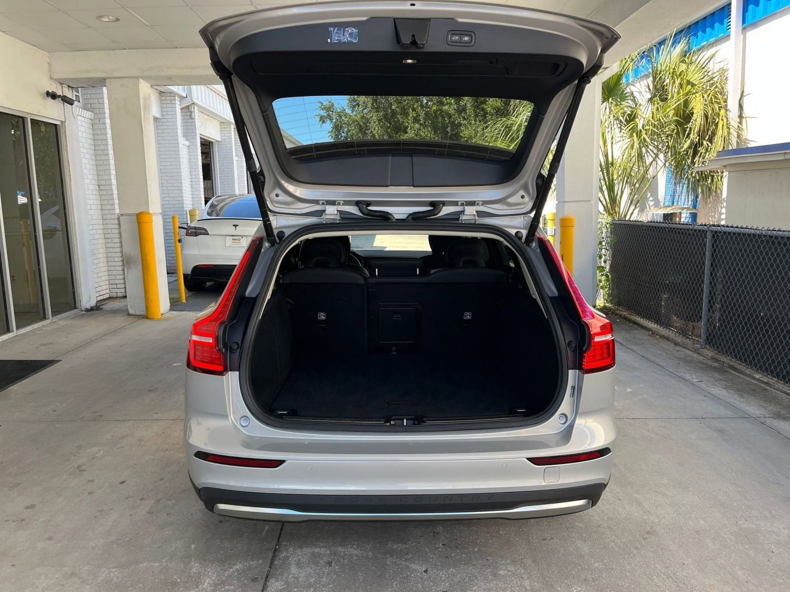 Thumbnail: 2025 Volvo S60 - 31