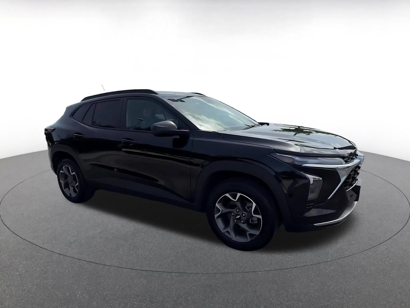 Thumbnail: 2025 Chevrolet Trax - 3