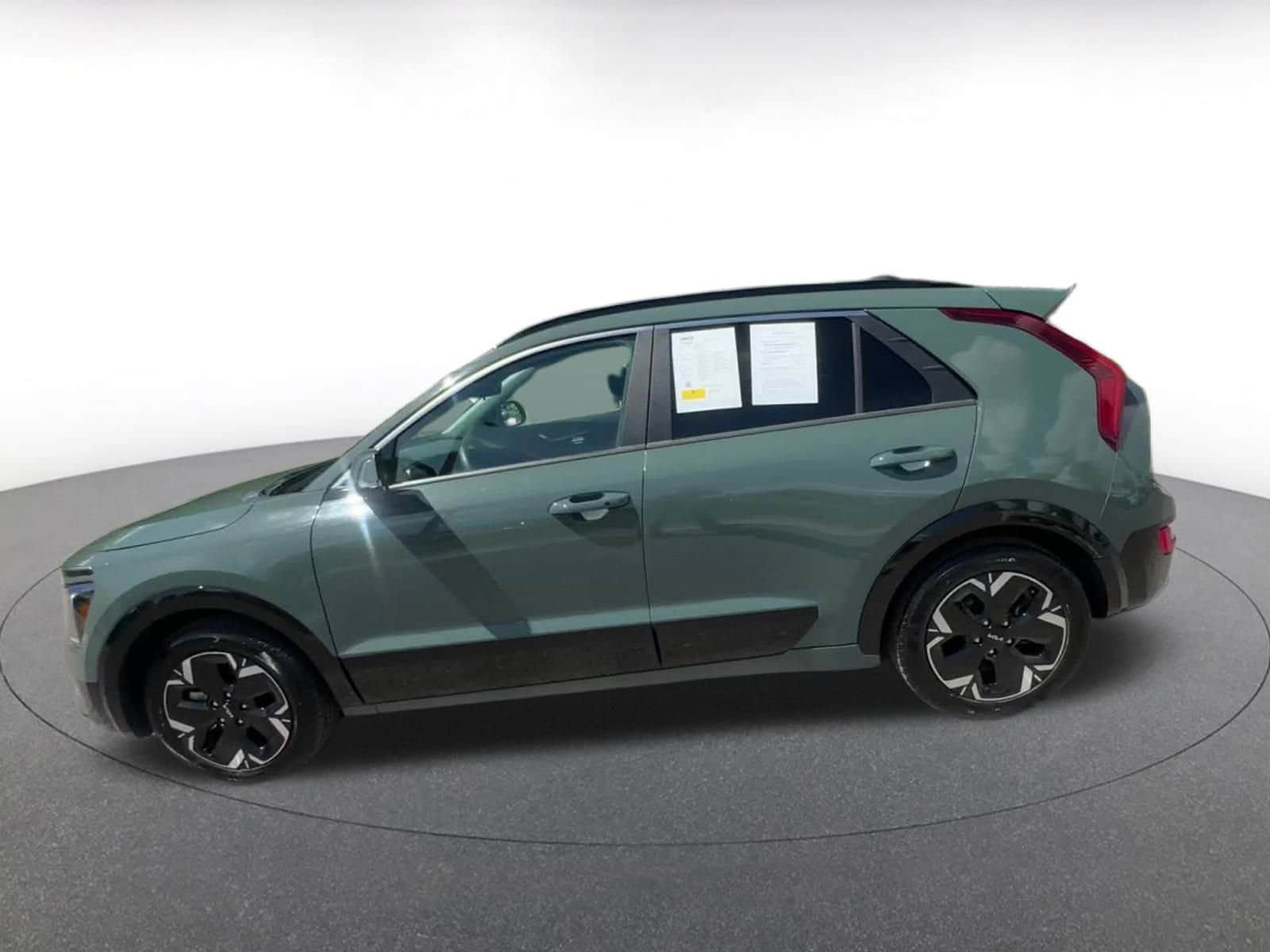 Thumbnail: 2023 Kia Niro - 7