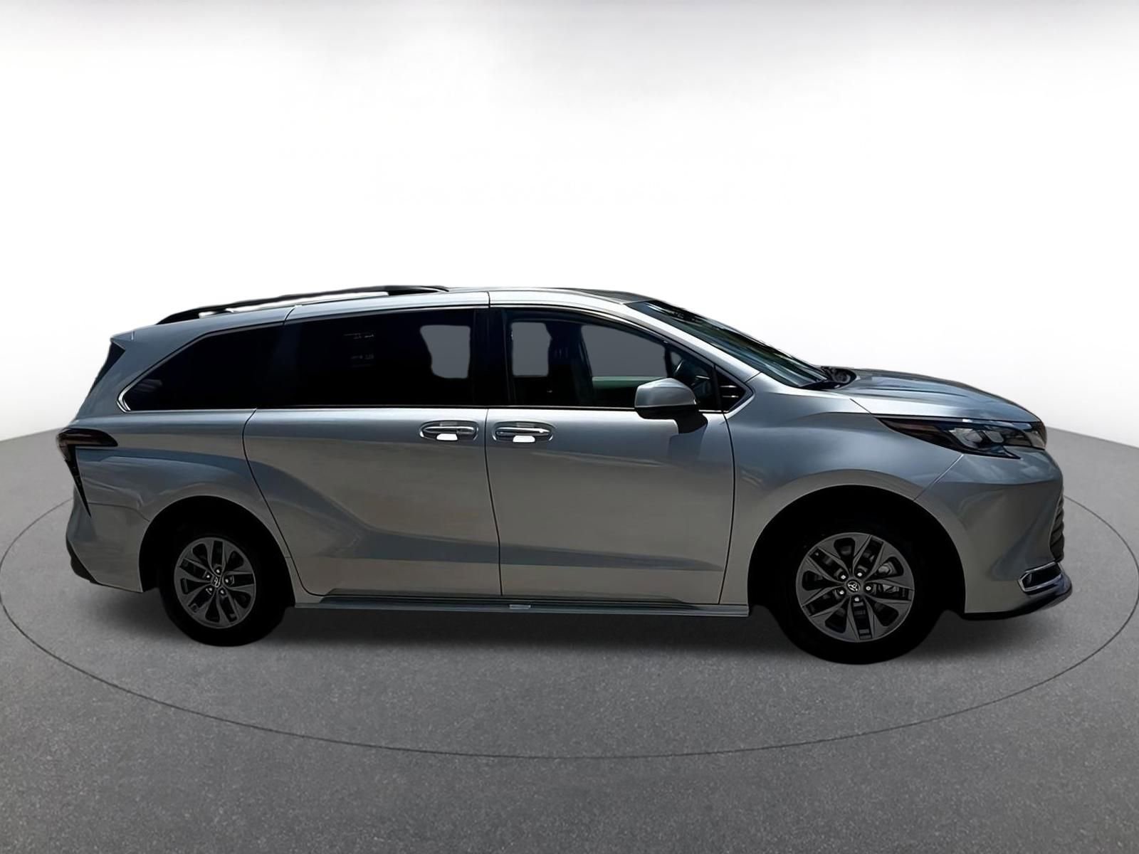 Thumbnail: 2024 Toyota Sienna - 15