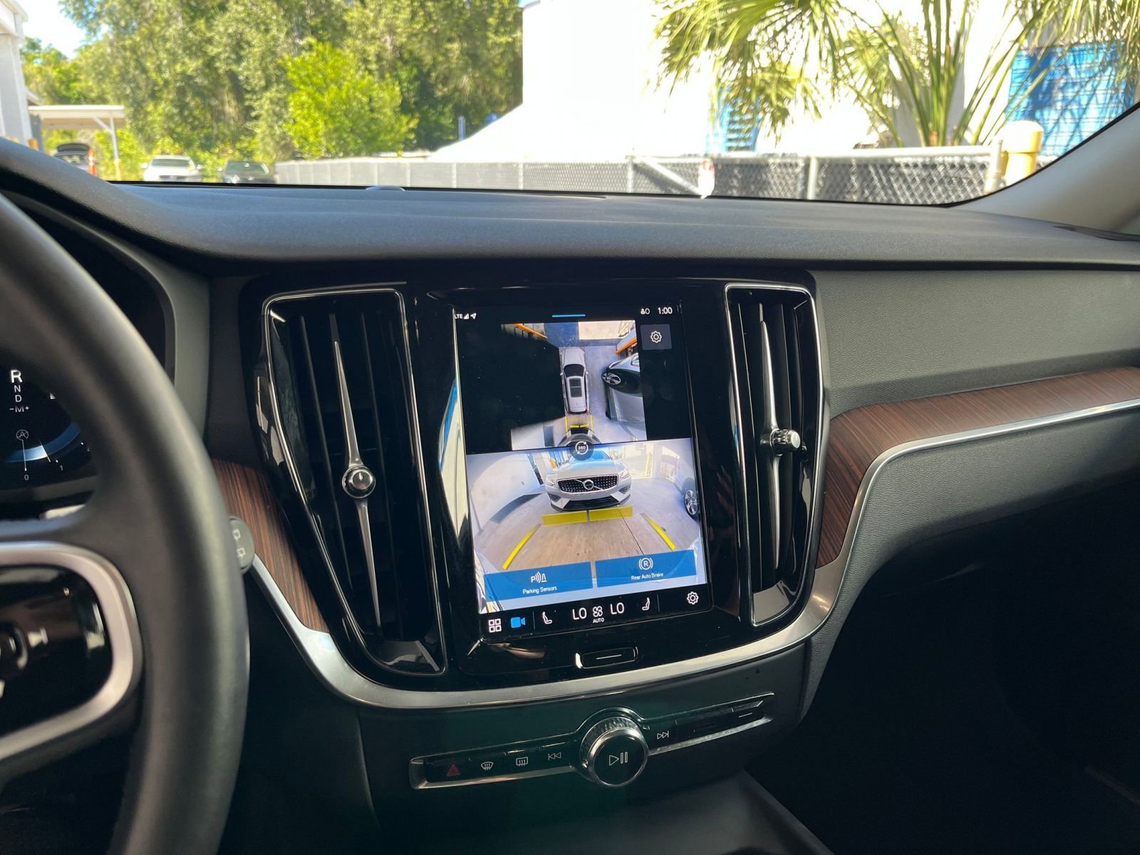 Thumbnail: 2025 Volvo S60 - 17