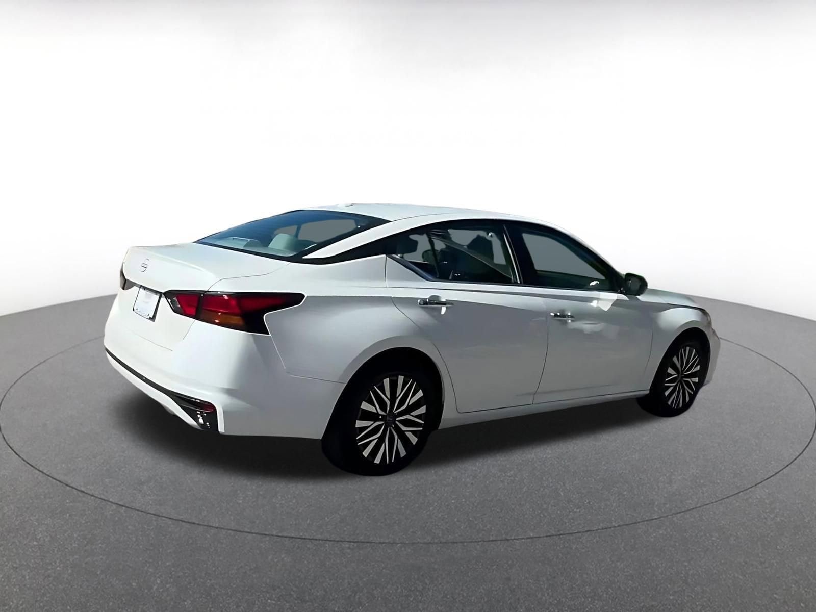 Thumbnail: 2025 Nissan Altima - 16