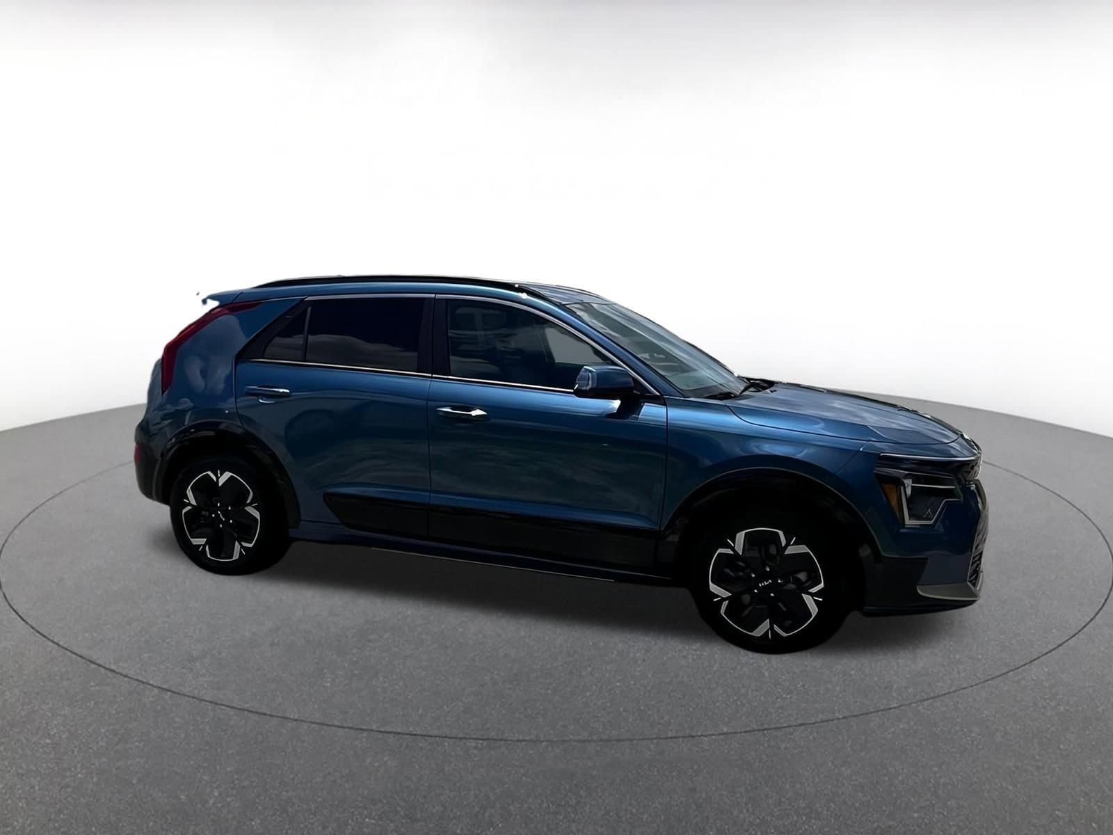 Thumbnail: 2023 Kia Niro - 1