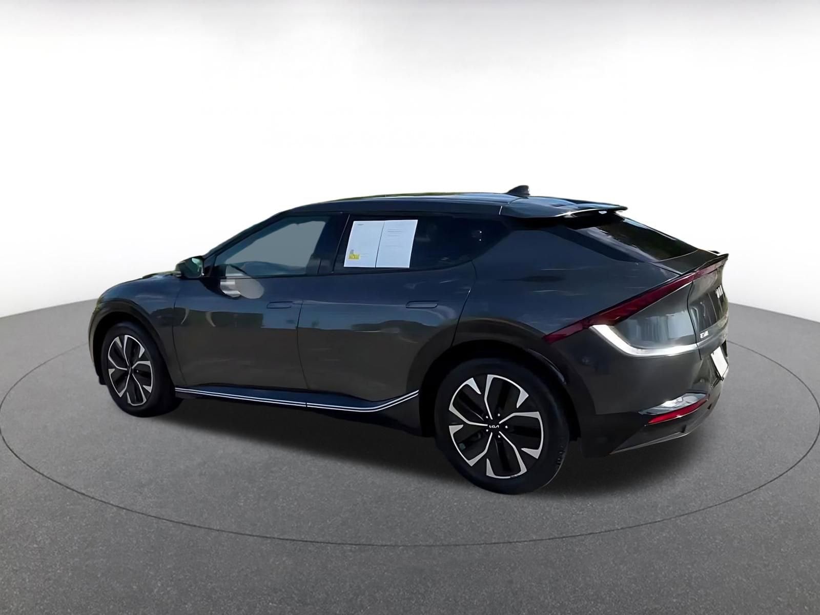 Thumbnail: 2023 Kia EV6 - 10