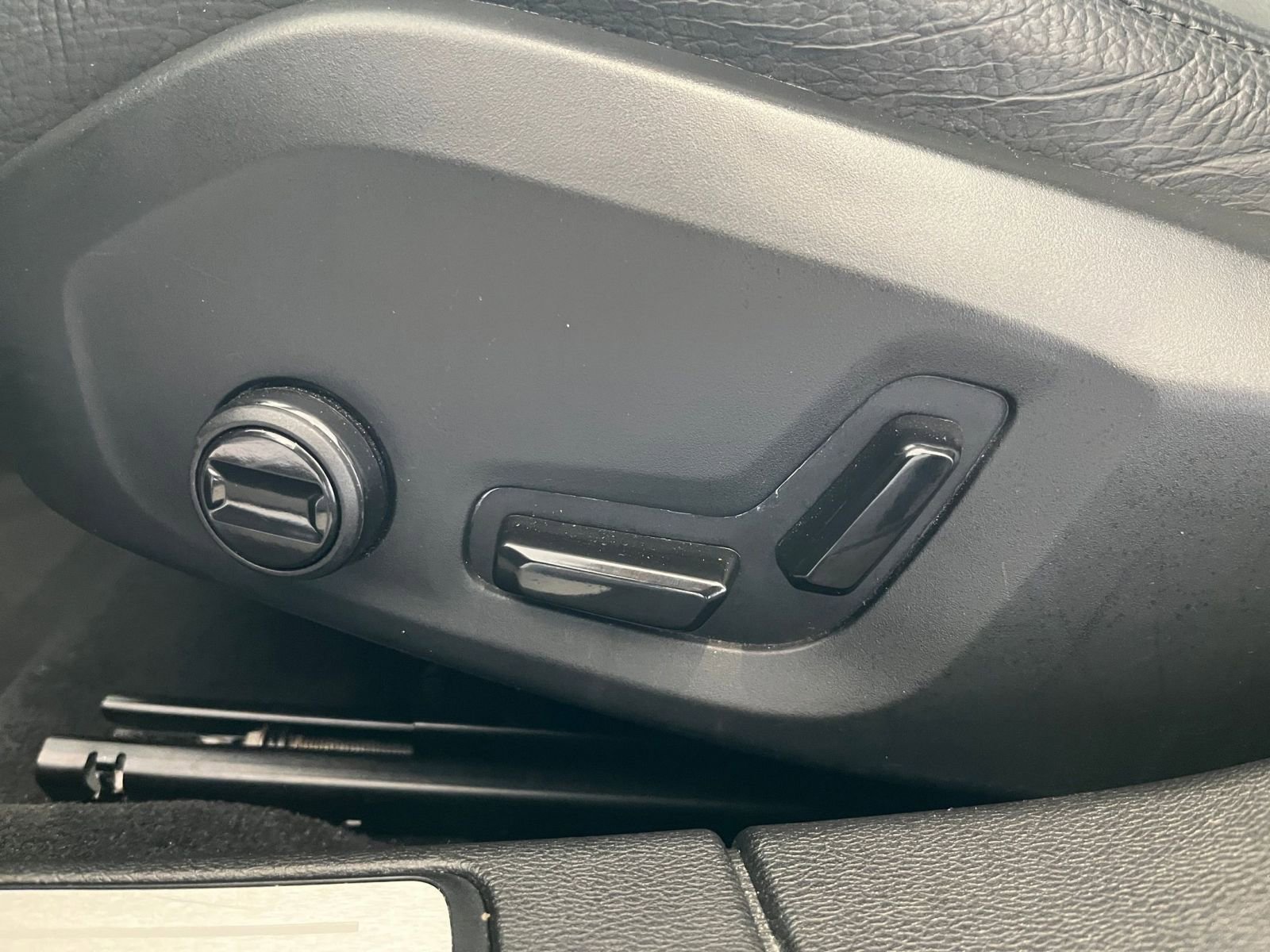 Thumbnail: 2025 Volvo S60 - 23