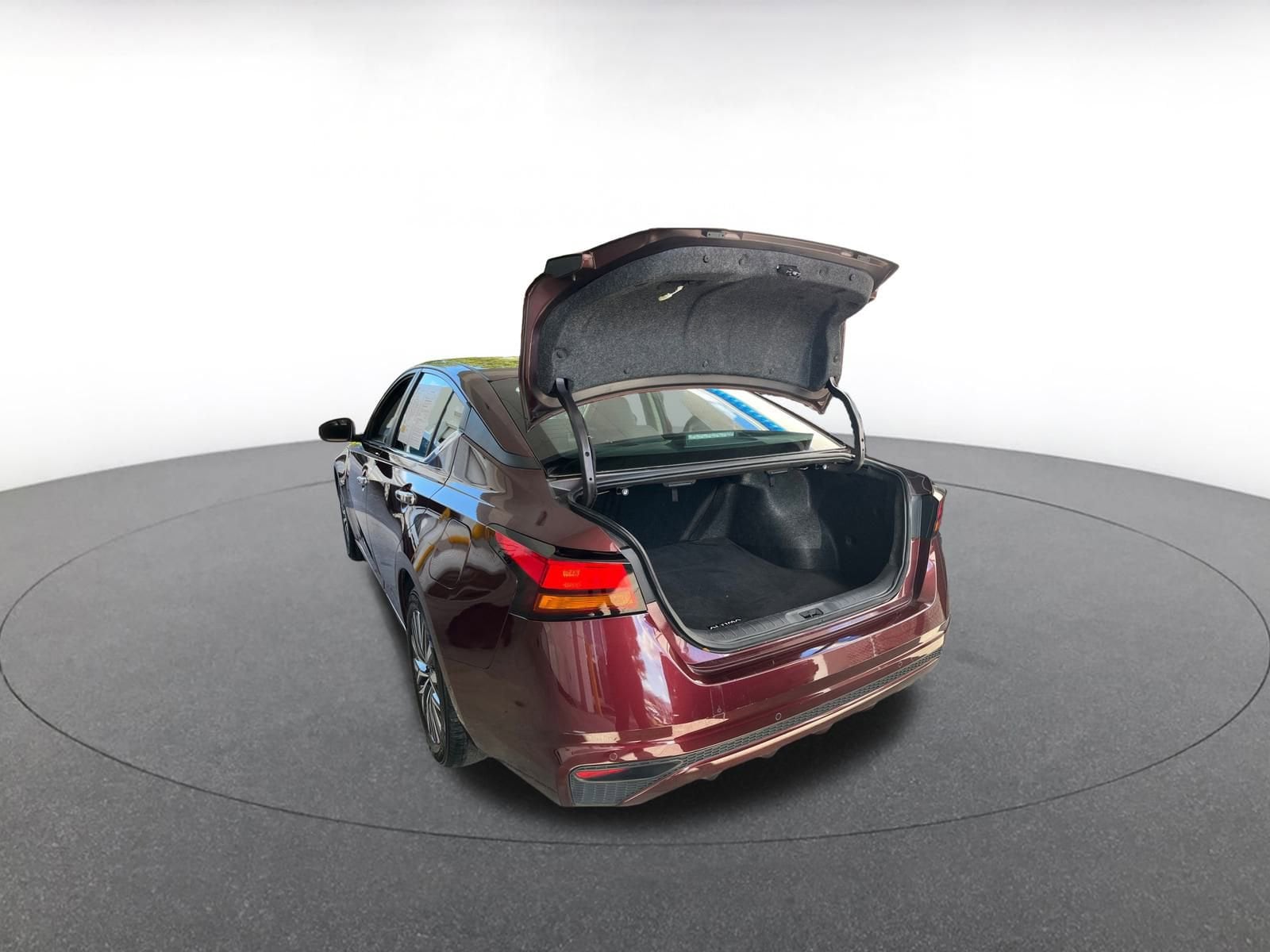 Thumbnail: 2024 Nissan Altima - 9