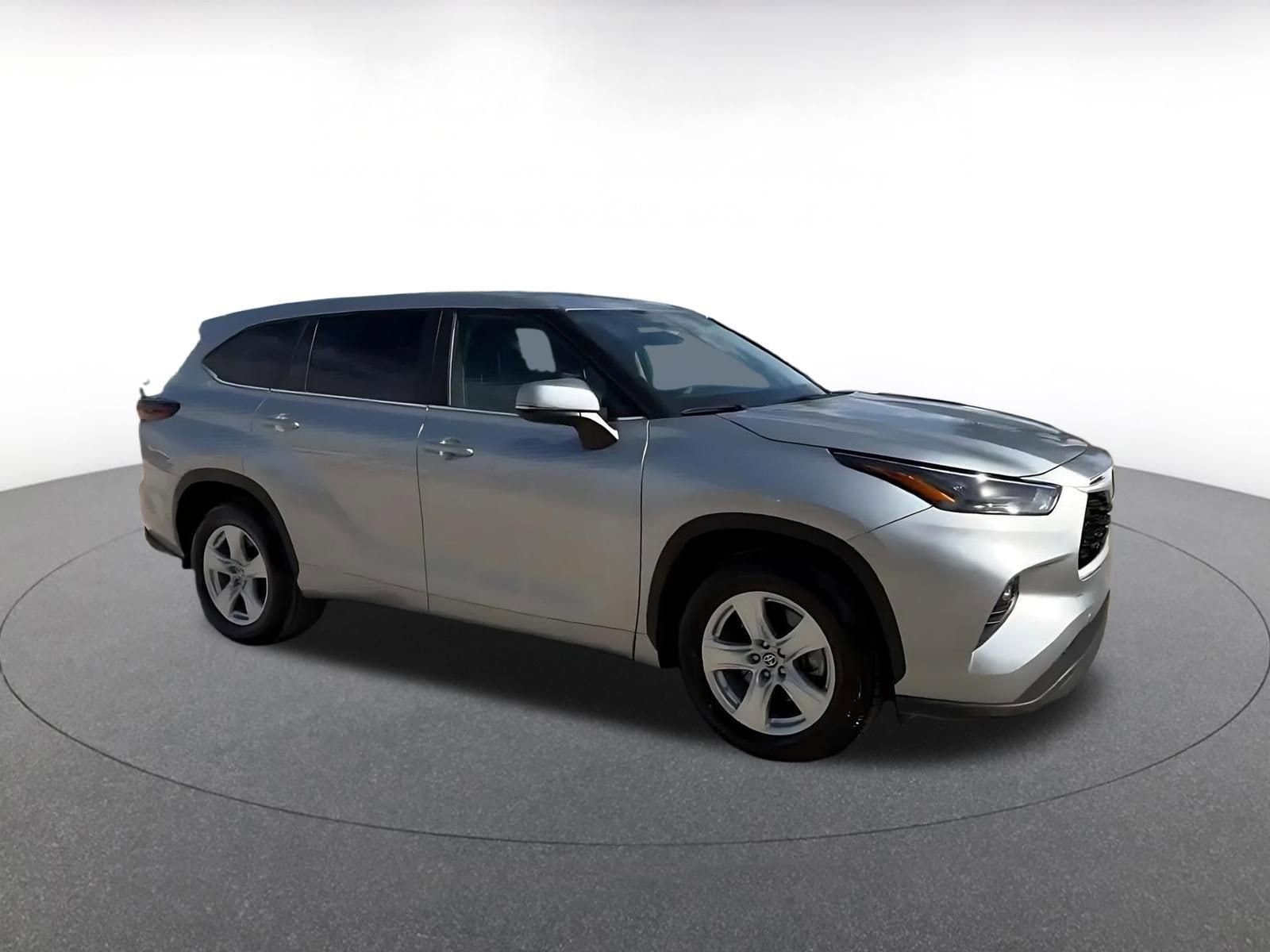 Thumbnail: 2025 Toyota Highlander - 2