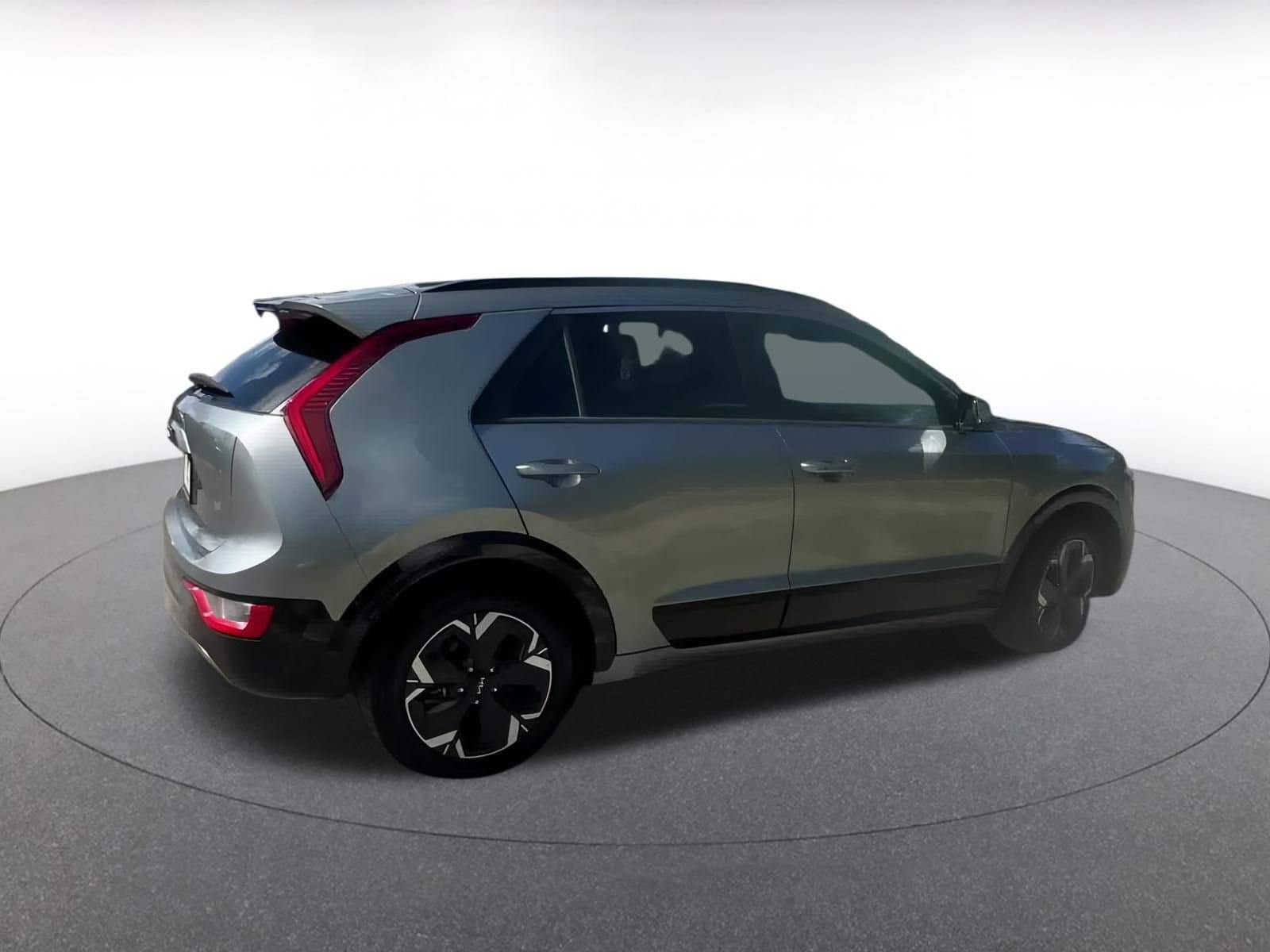 Thumbnail: 2023 Kia Niro - 15