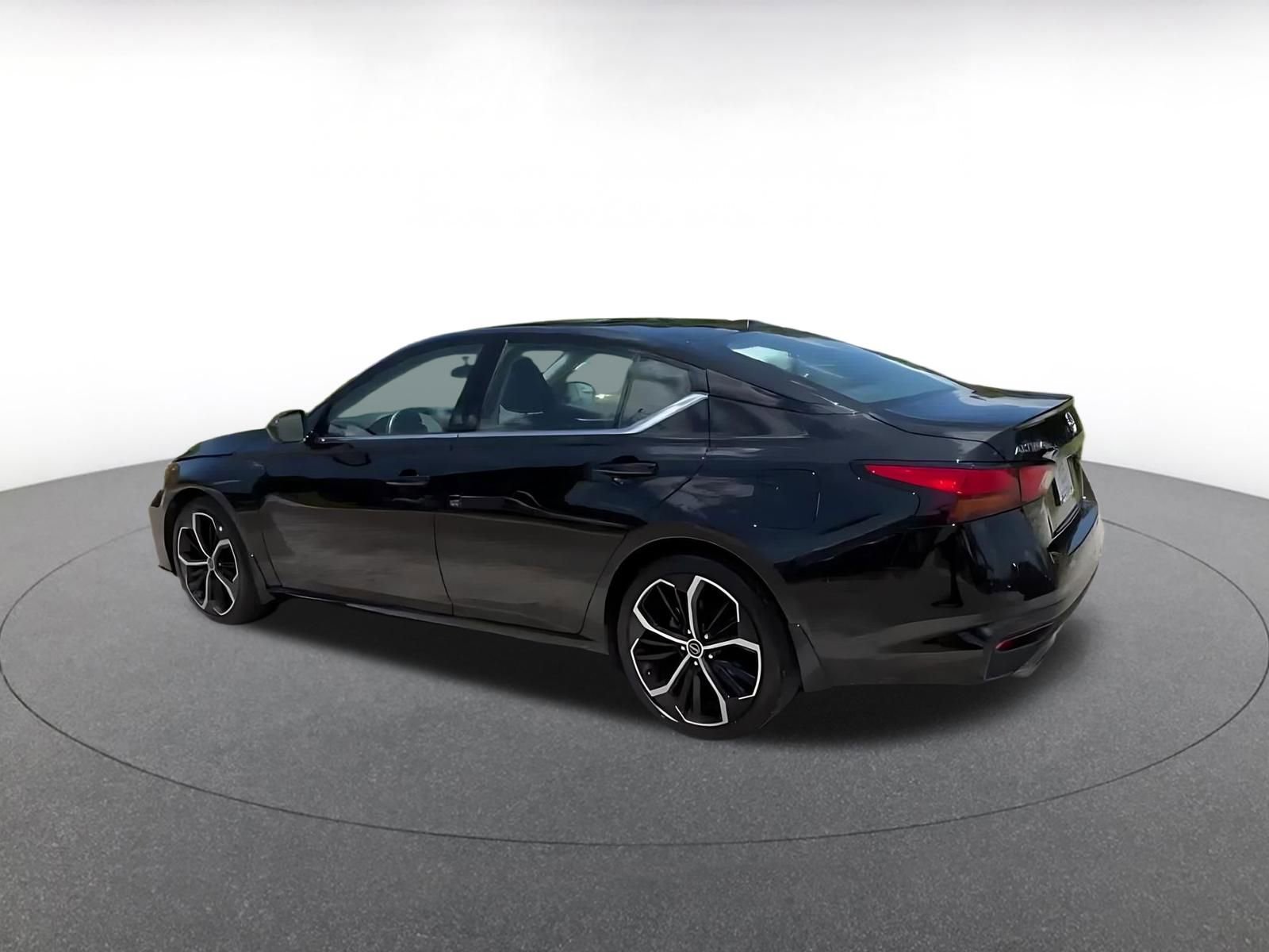 Thumbnail: 2025 Nissan Altima - 10