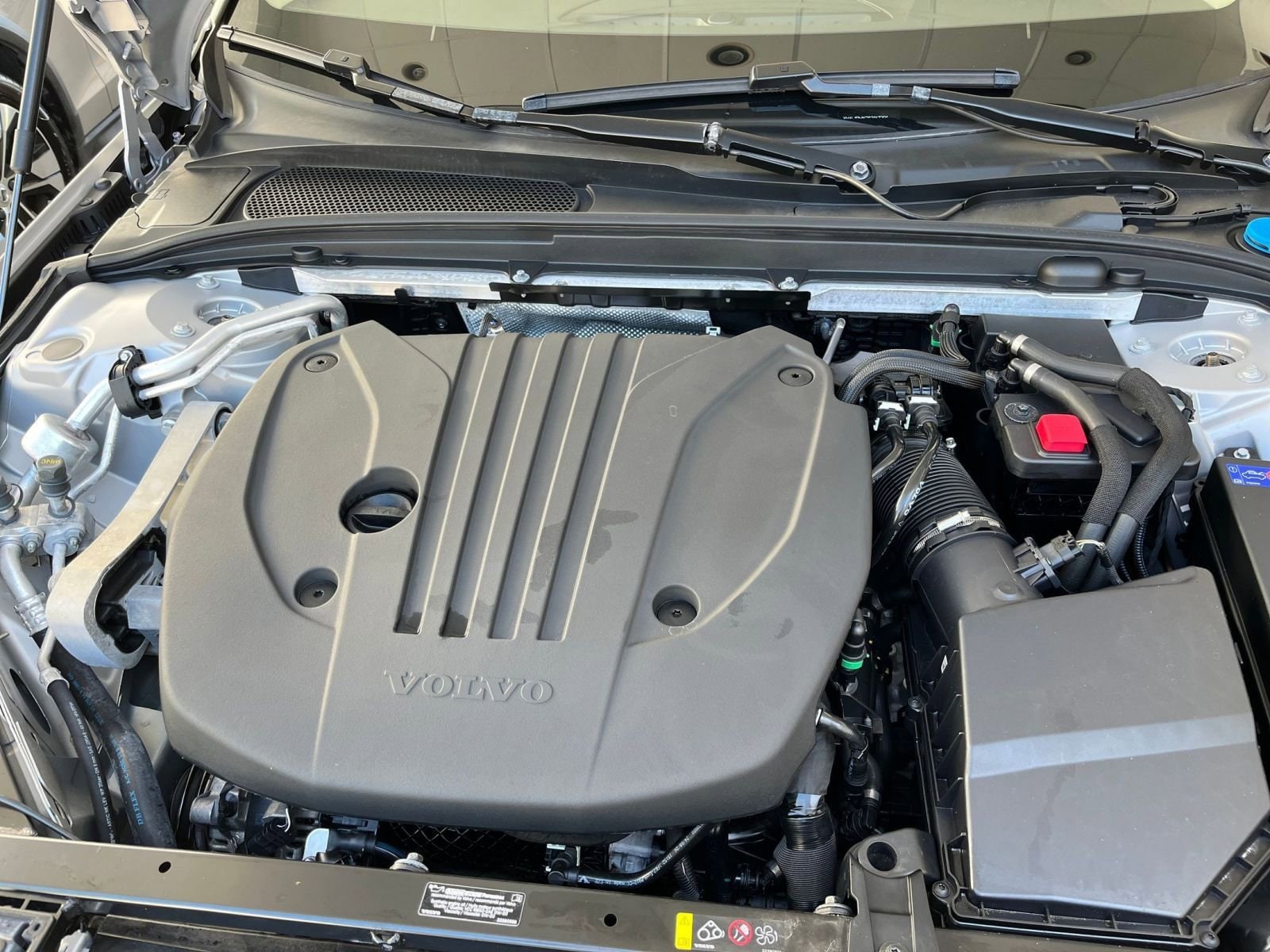 Thumbnail: 2025 Volvo S60 - 32