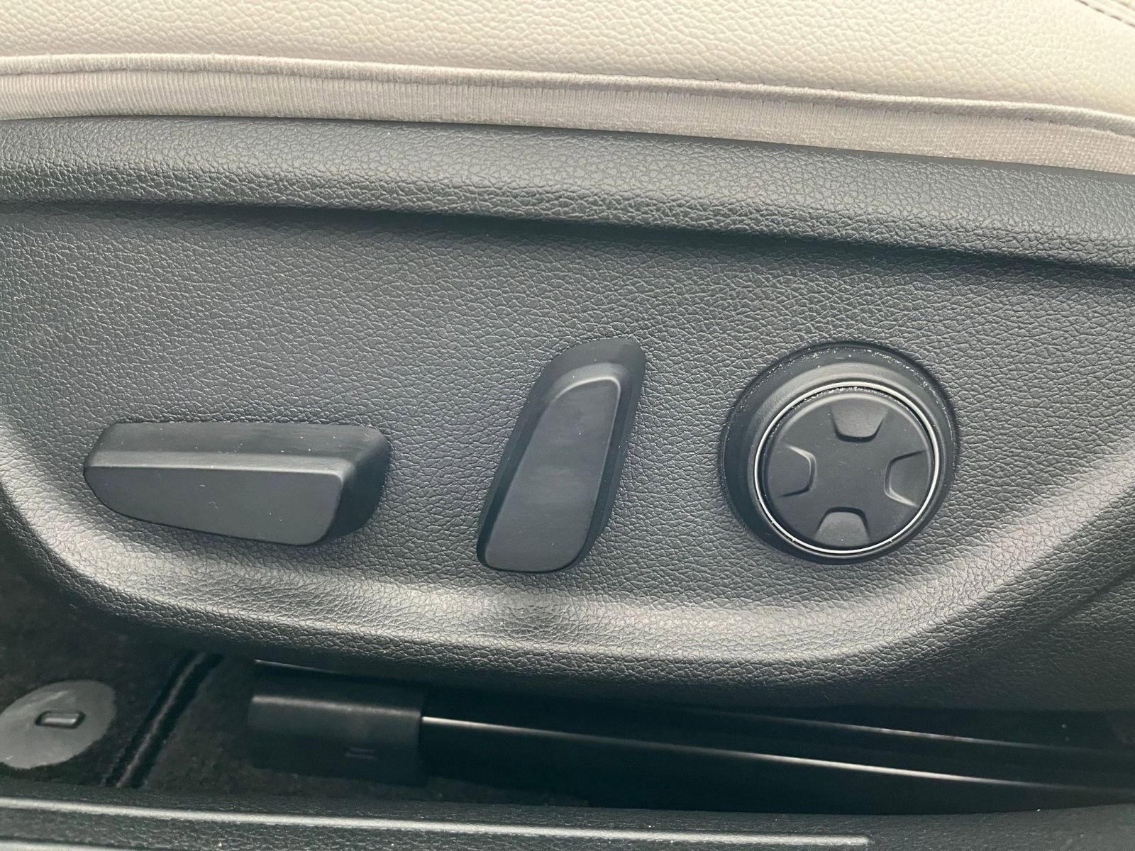 Thumbnail: 2025 Genesis G70 - 23