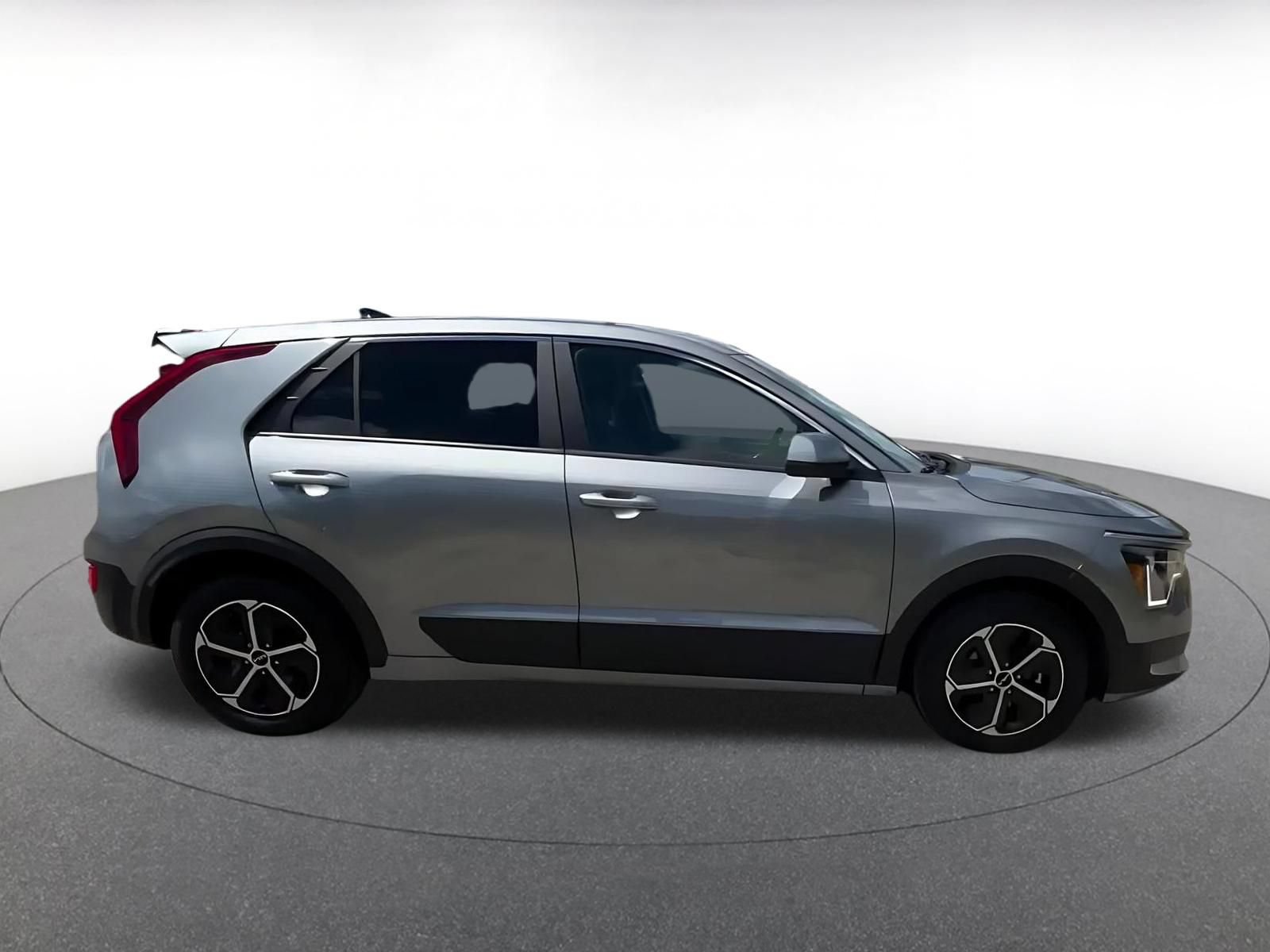 Thumbnail: 2026 Kia Niro - 16