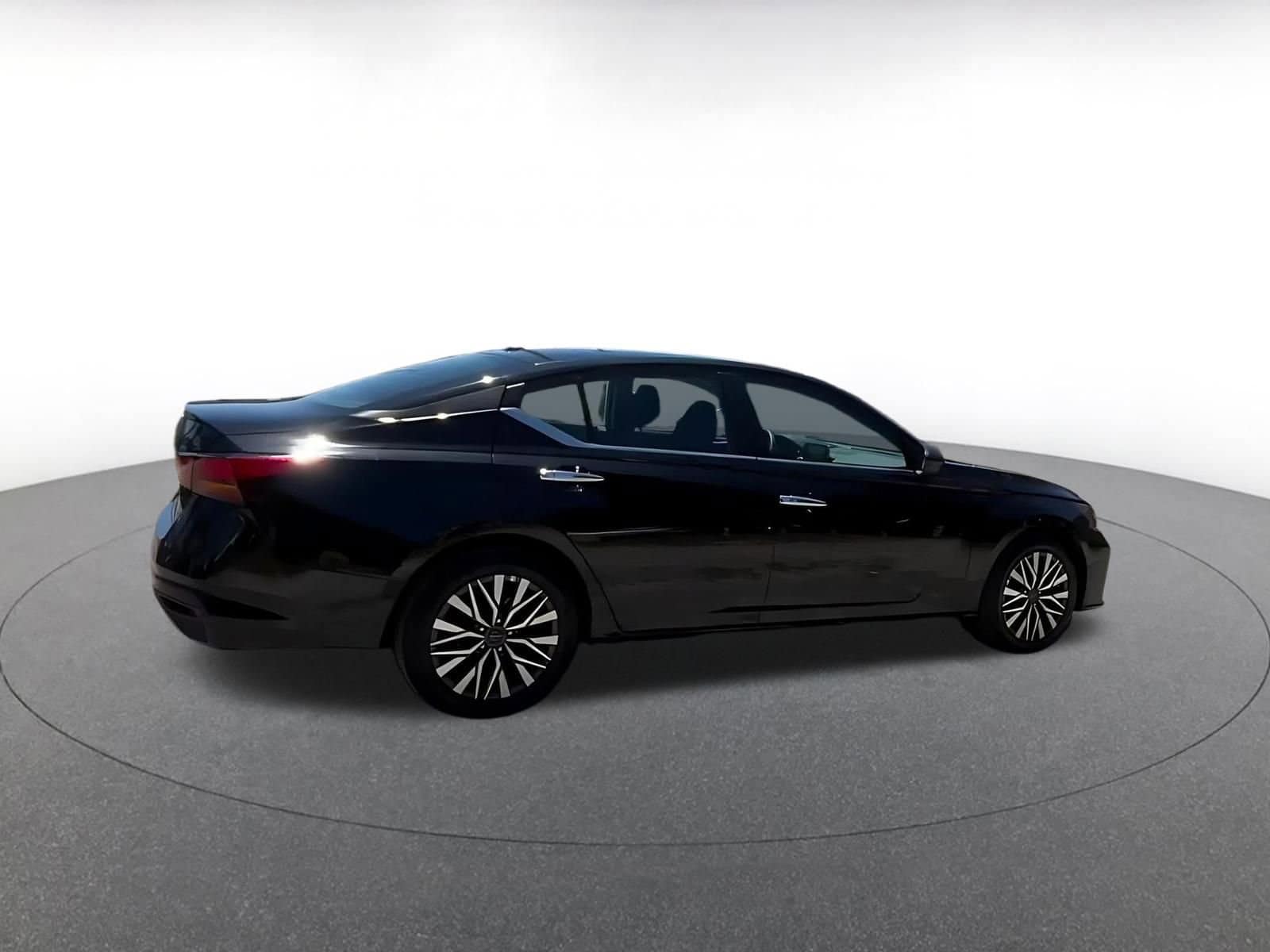 Thumbnail: 2025 Nissan Altima - 12